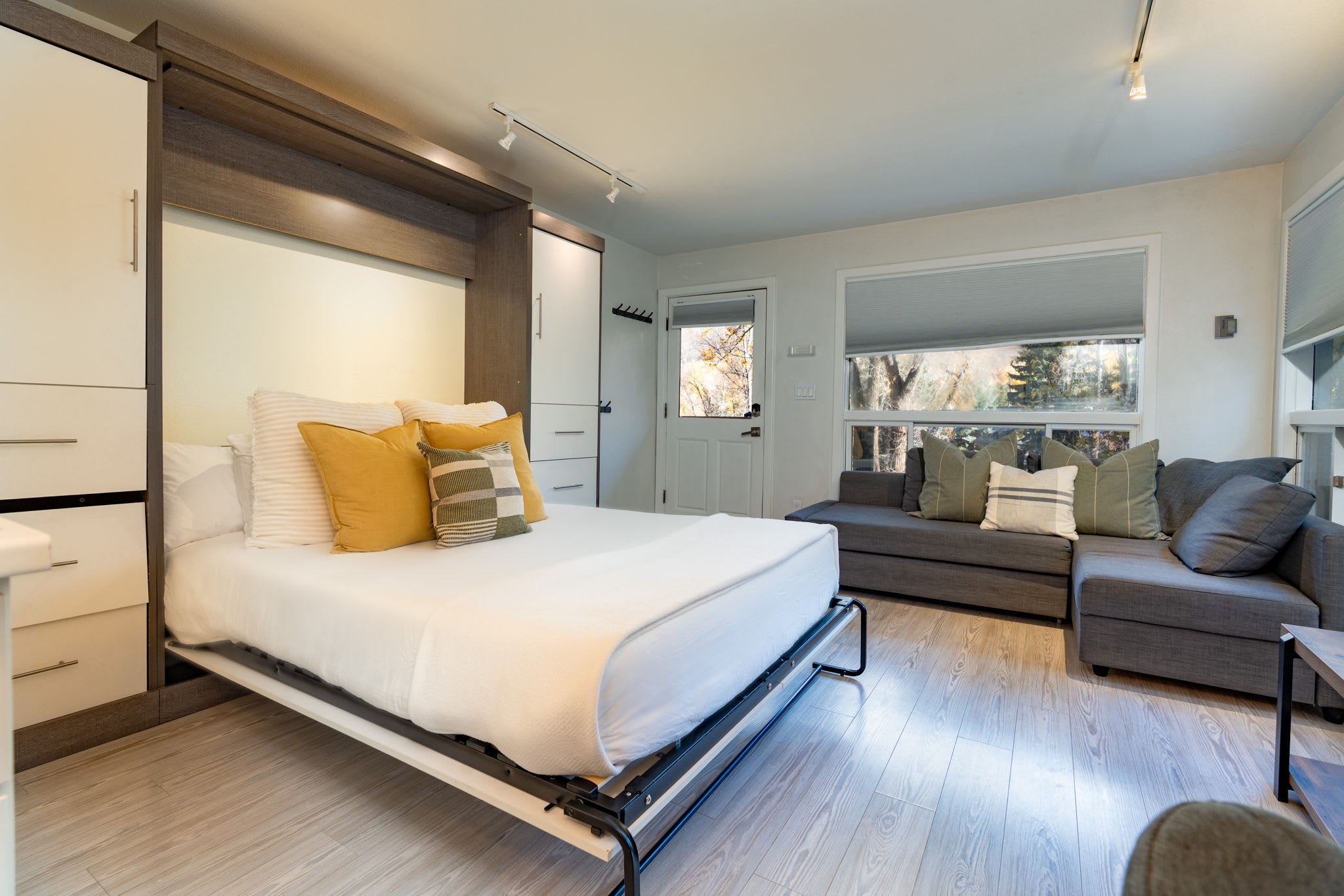 Aspen Studio: River & Mountain Views, Walkable in Aspen, CO