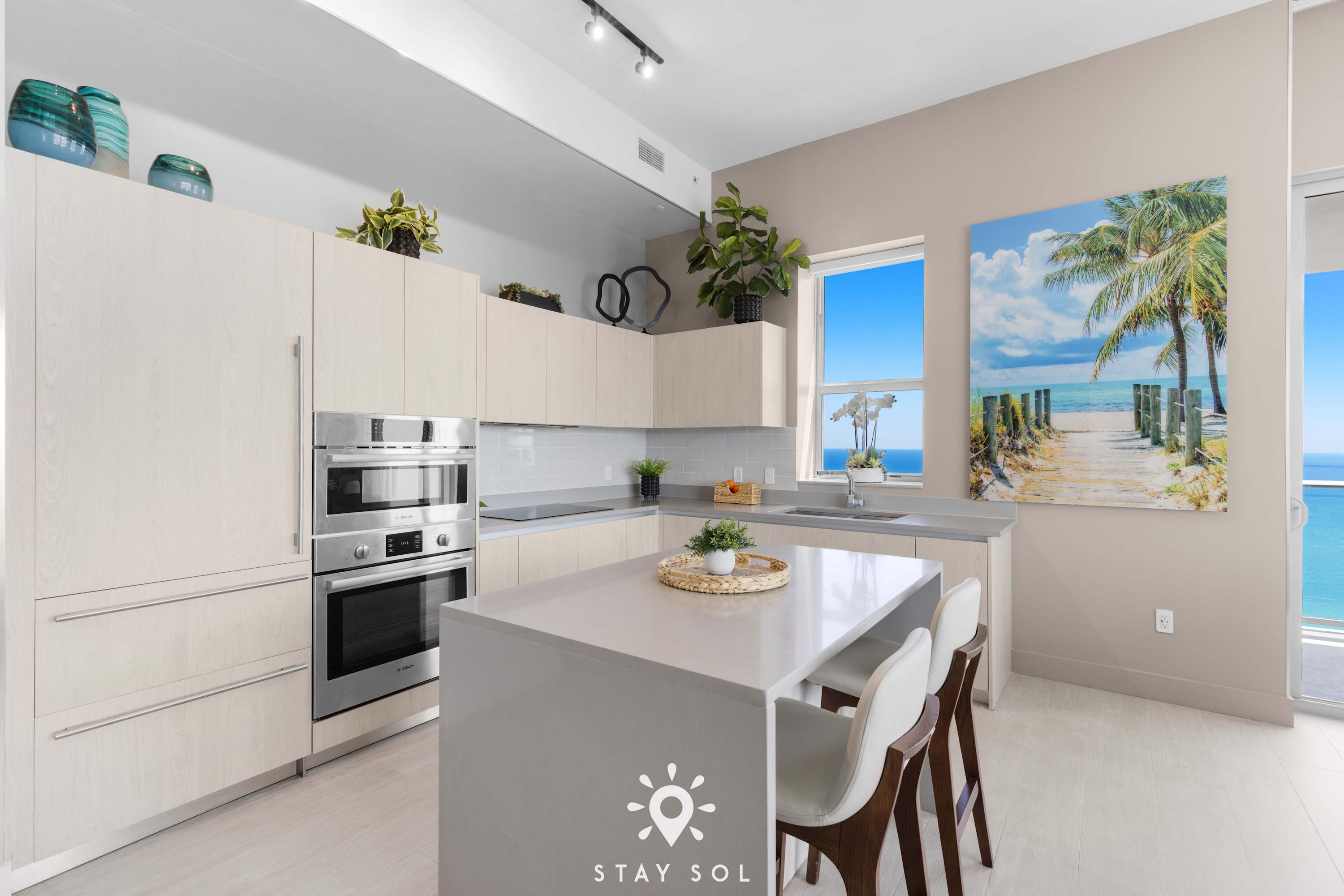 High Floor 2BR and 2 BA, Free Parking