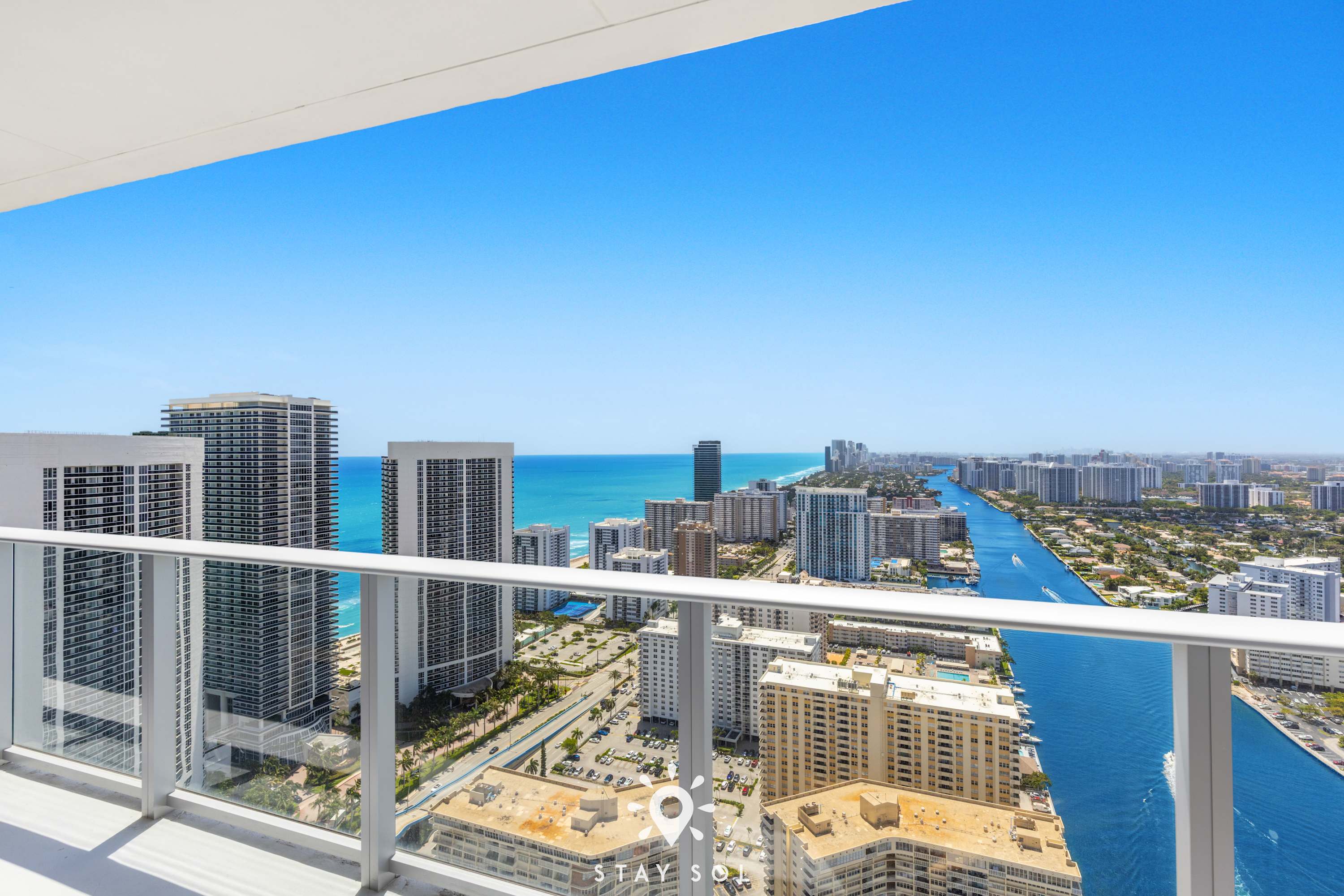 High‐Floor 2BR Retreat | Free Parking