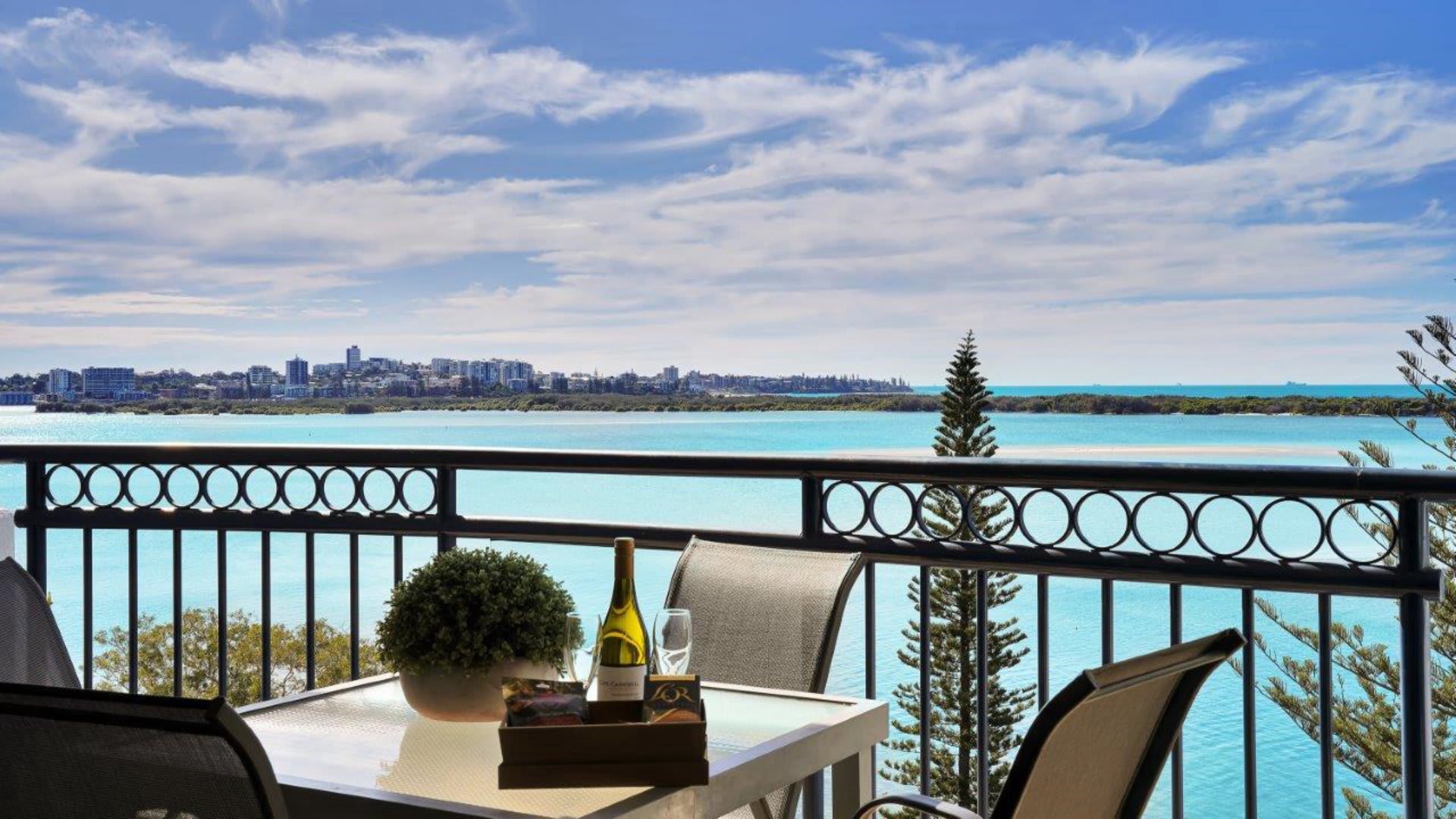 Ramada 812 Waterfront Apartment With Pool & Spa Acces