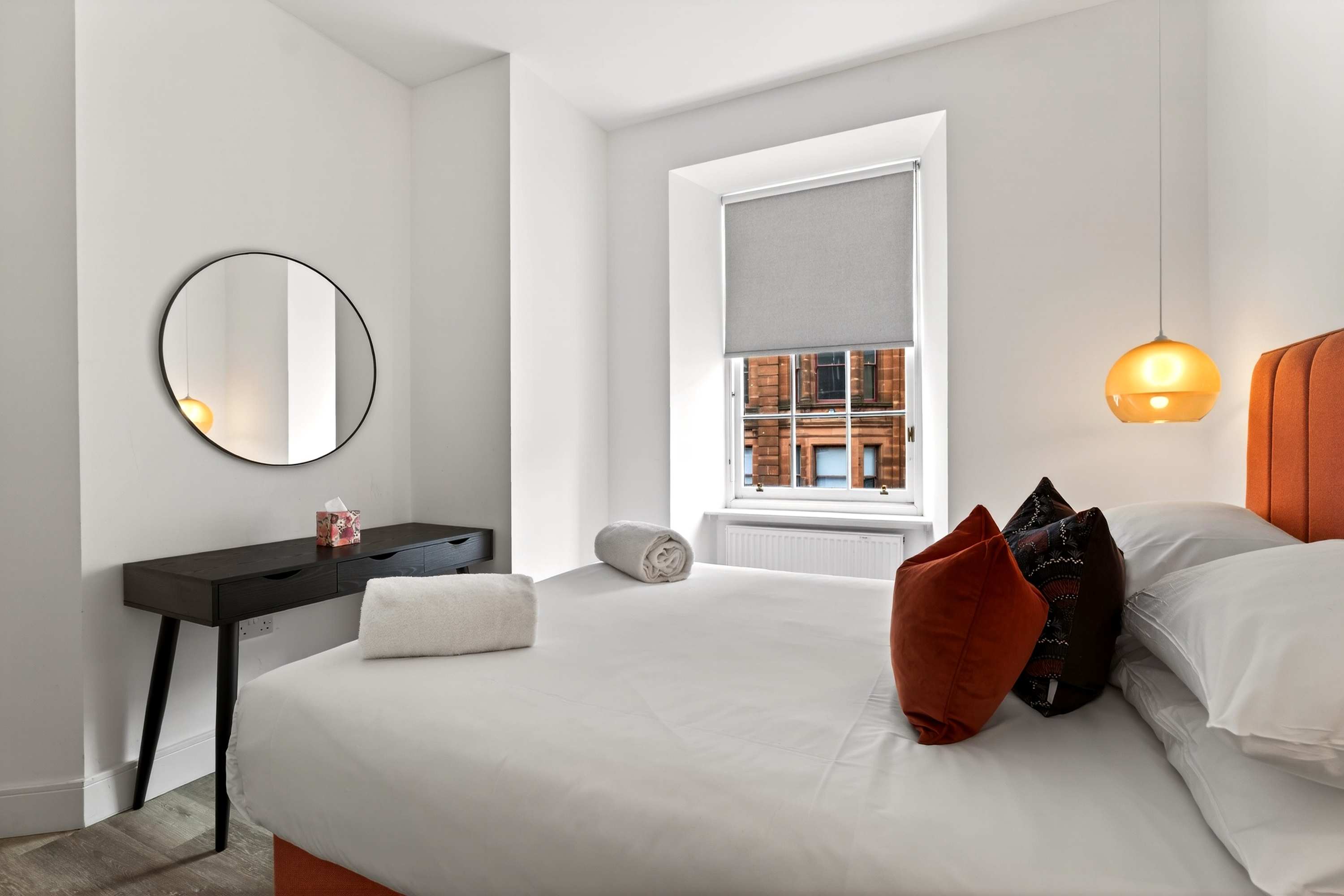 City Escape Just a Stone's Throw to Buchanan St in 20 Bath Street G2 1HB - Property image 3 - VivreStays