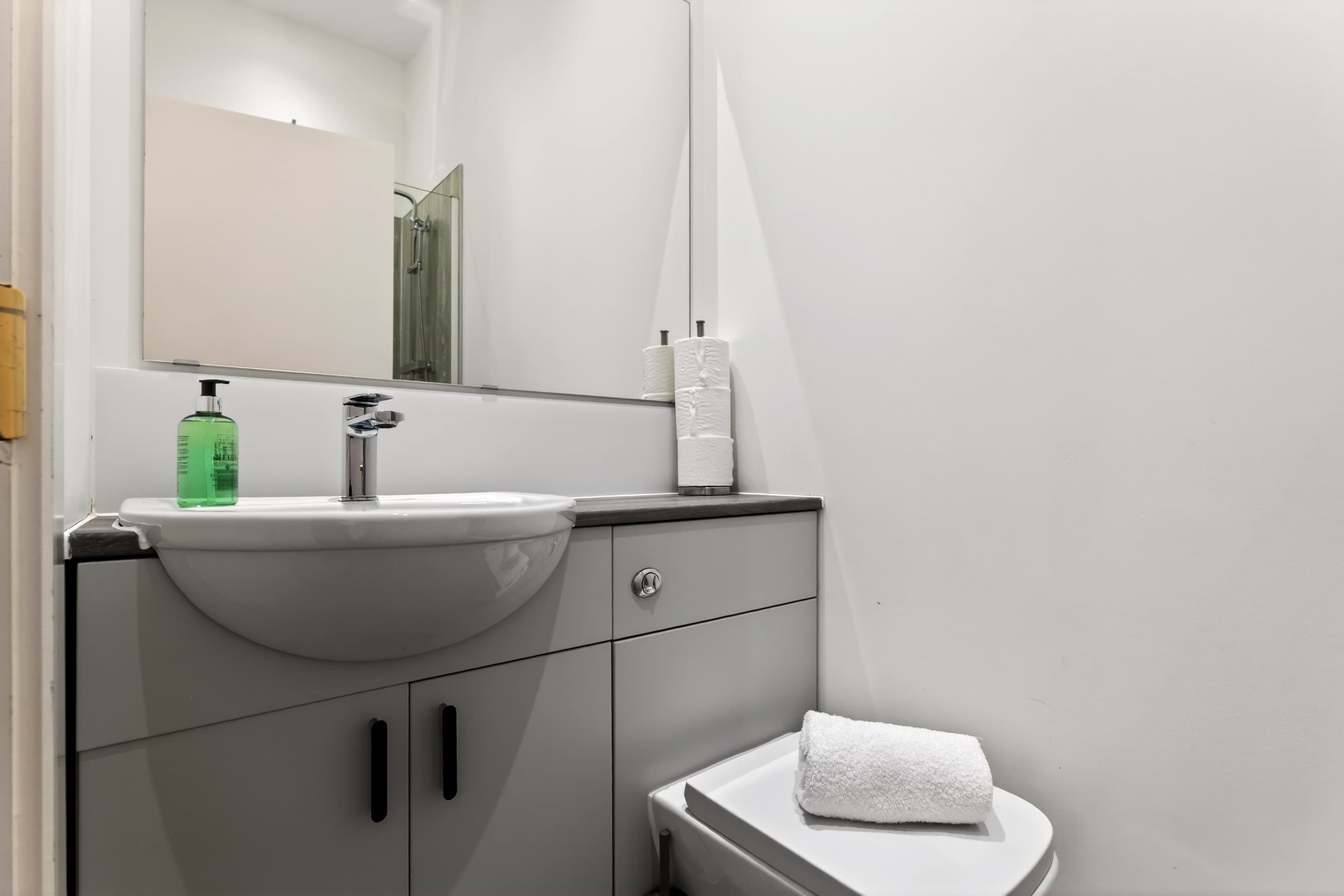 City Escape Just a Stone's Throw to Buchanan St in 20 Bath Street G2 1HB - Property image 8 - VivreStays