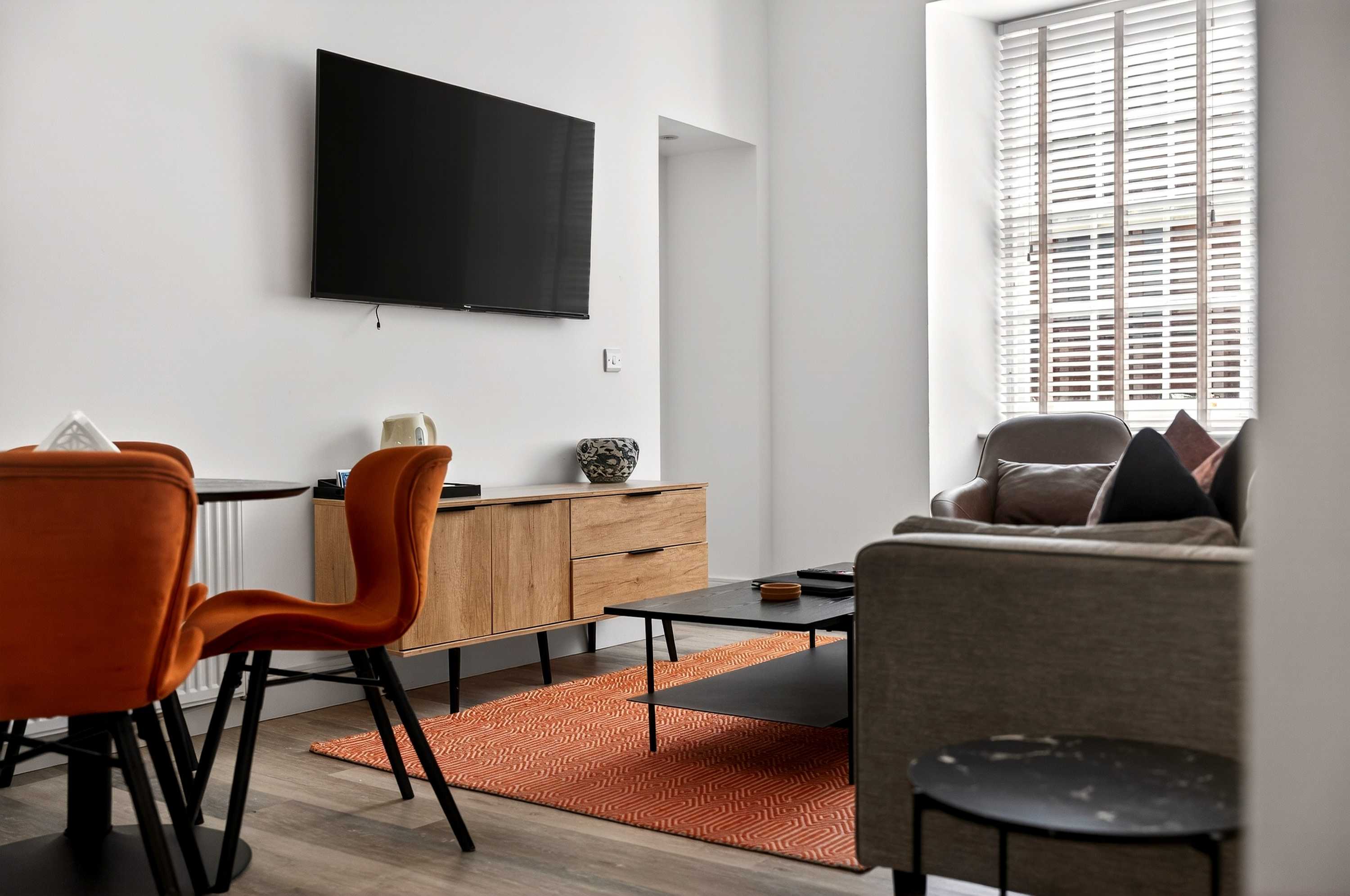 View Modern City Apartment Just off Buchanan St in Bath Street 20 G2 1HB Modern City Apartment Just off Buchanan St in Bath Street 20 G2 1HB - Property image 2 - VivreStays