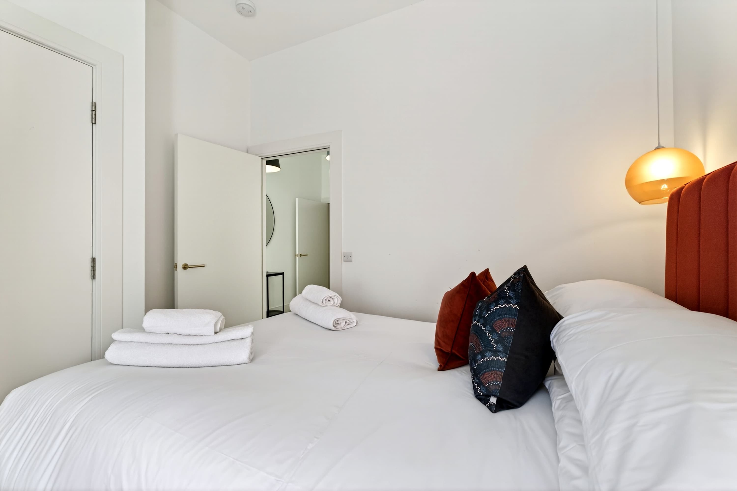 View Modern City Apartment Just off Buchanan St in Bath Street 20 G2 1HB Modern City Apartment Just off Buchanan St in Bath Street 20 G2 1HB - Property image 7 - VivreStays