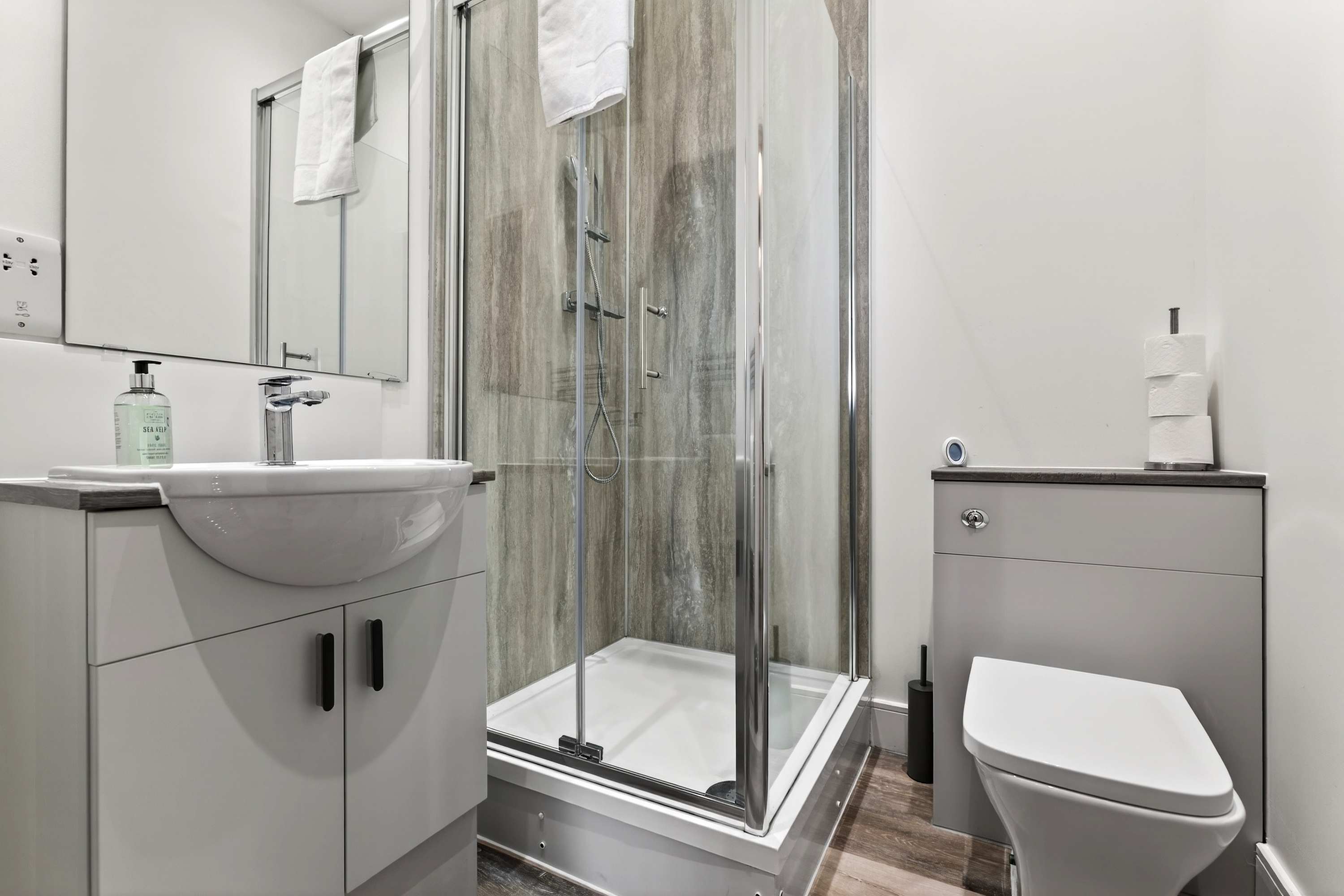 View Modern City Apartment Just off Buchanan St in Bath Street 20 G2 1HB Modern City Apartment Just off Buchanan St in Bath Street 20 G2 1HB - Property image 10 - VivreStays
