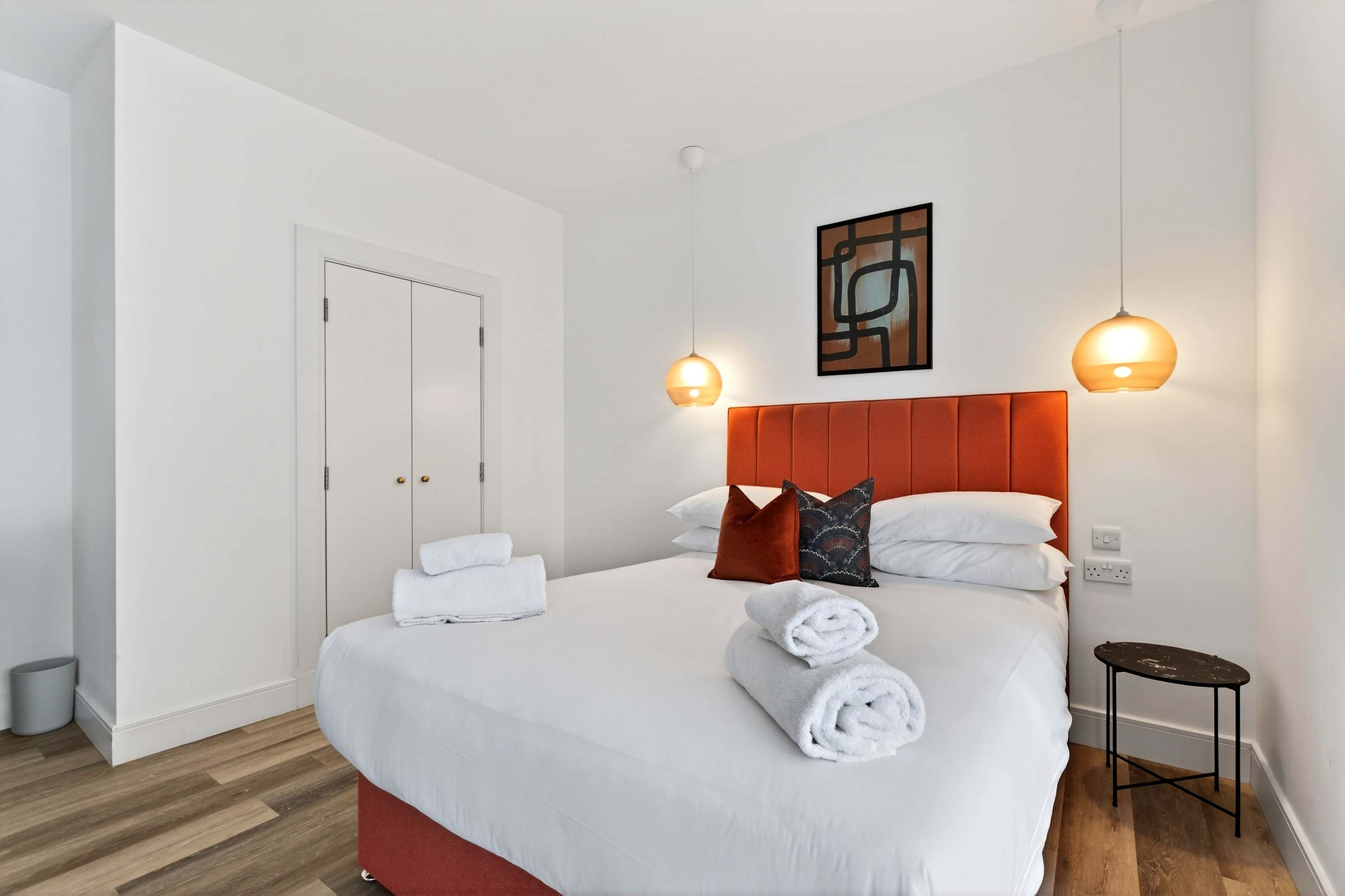 View 3 Bedroom City Centre Retreat in 20 Bath Street G2 1HB 3 Bedroom City Centre Retreat in 20 Bath Street G2 1HB - Property image 8 - VivreStays