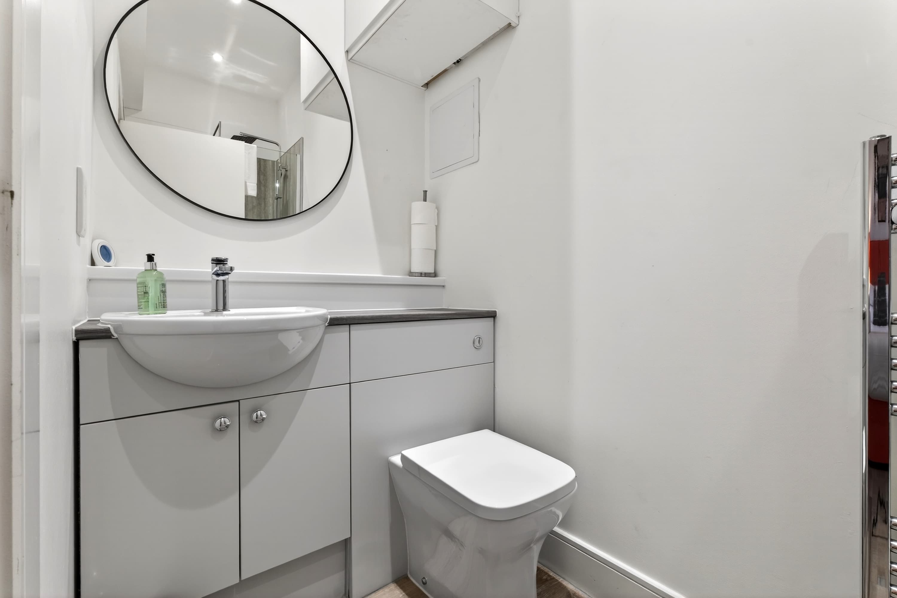 View 3 Bedroom City Centre Retreat in 20 Bath Street G2 1HB 3 Bedroom City Centre Retreat in 20 Bath Street G2 1HB - Property image 14 - VivreStays
