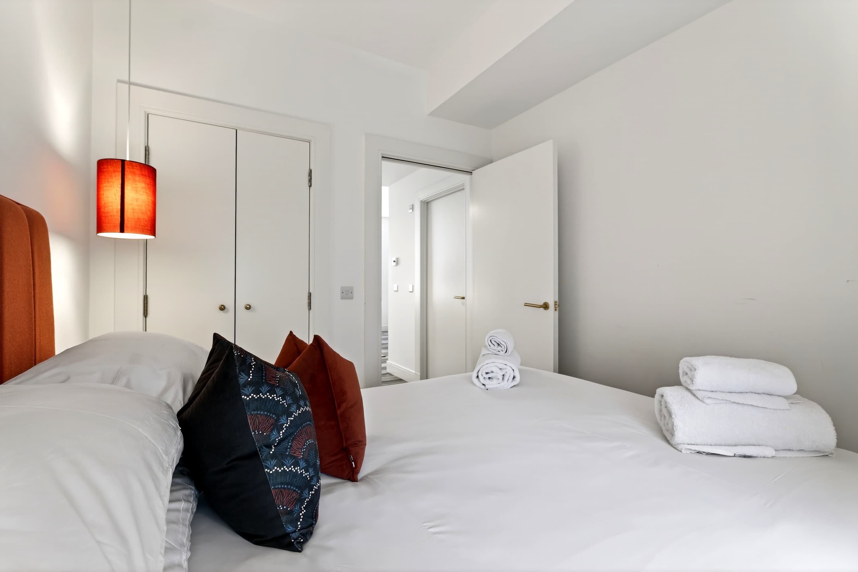 View 3 Bedroom City Centre Retreat in 20 Bath Street G2 1HB 3 Bedroom City Centre Retreat in 20 Bath Street G2 1HB - Property image 19 - VivreStays