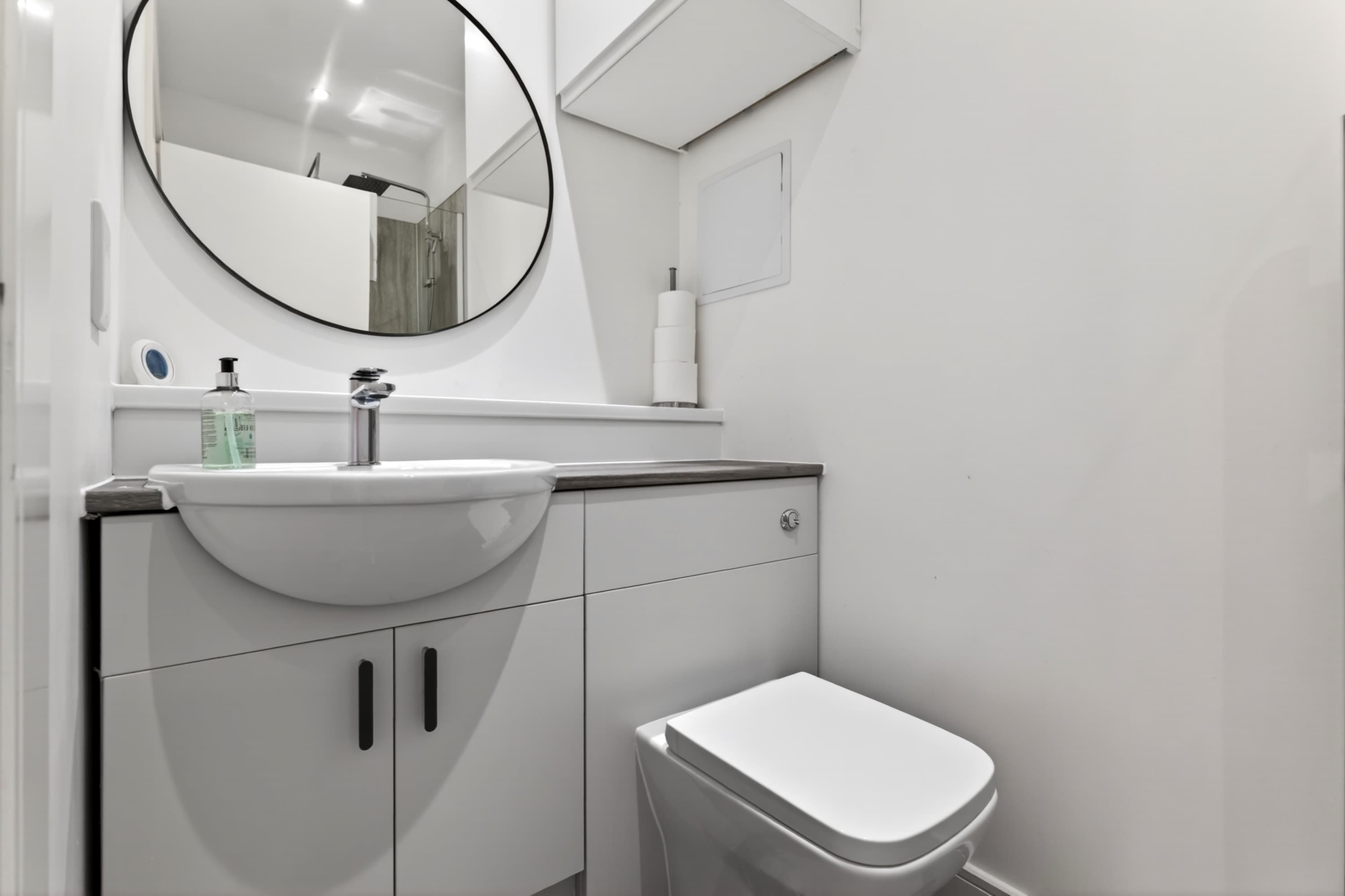View Stylish Apartment in Perfect City Location in Bath Street 20 G2 1HB Stylish Apartment in Perfect City Location in Bath Street 20 G2 1HB - Property image 16 - VivreStays