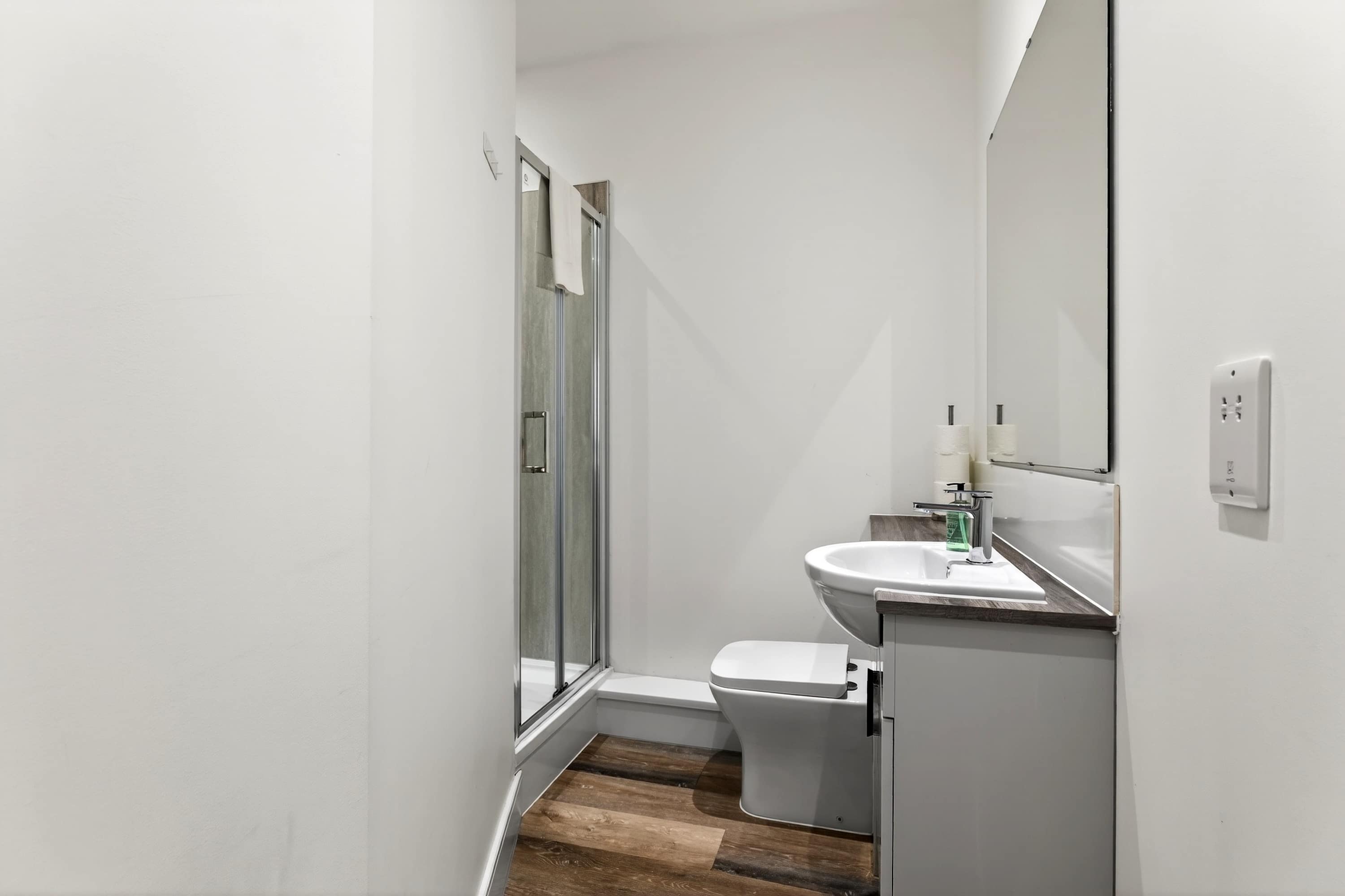 View Stylish Apartment in Perfect City Location in Bath Street 20 G2 1HB Stylish Apartment in Perfect City Location in Bath Street 20 G2 1HB - Property image 19 - VivreStays