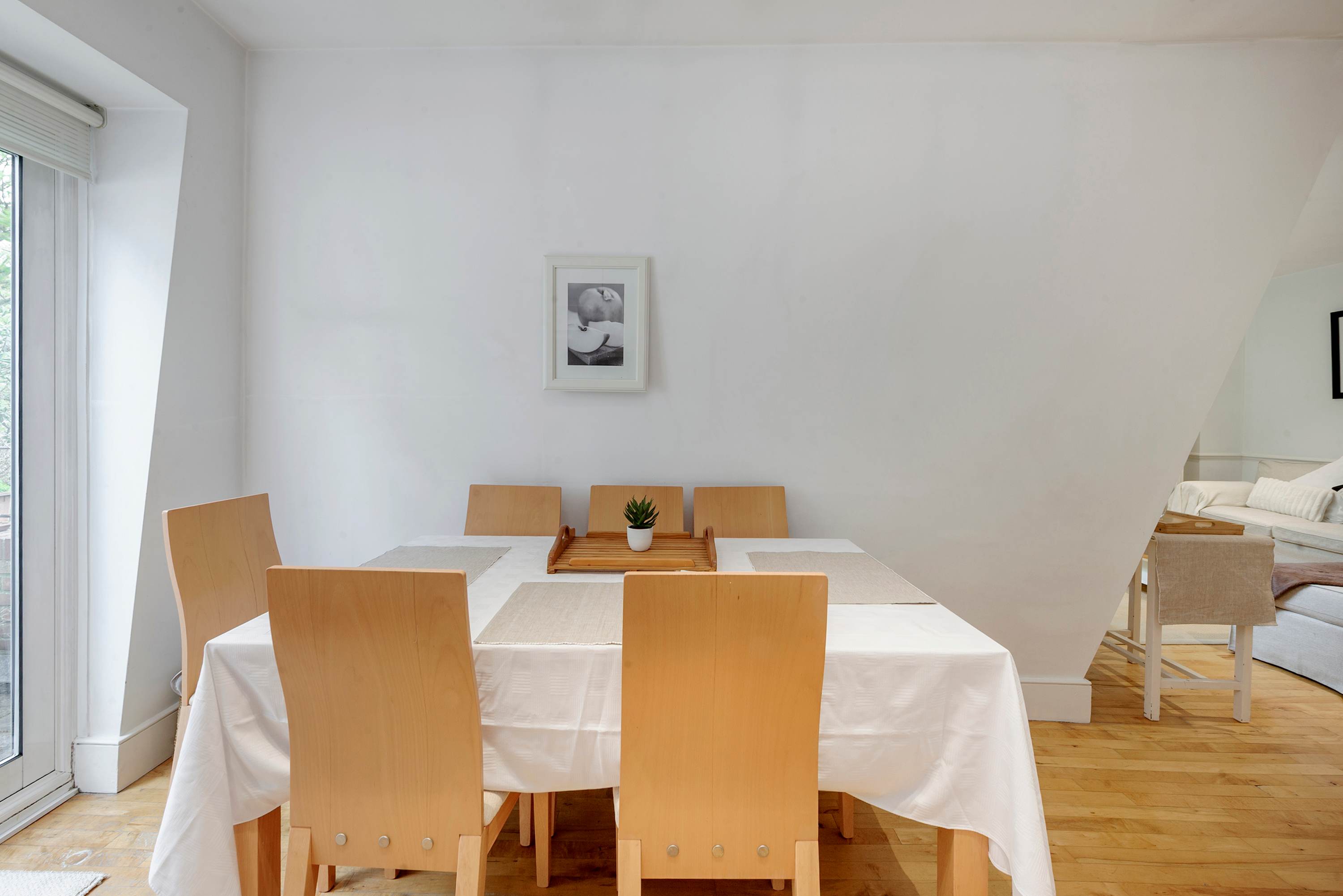 Modern 2 bed Roof Terrace Flat - Earls Court in Bramham Gardens 7 SW5 0JJ - Property image 16 - VivreStays