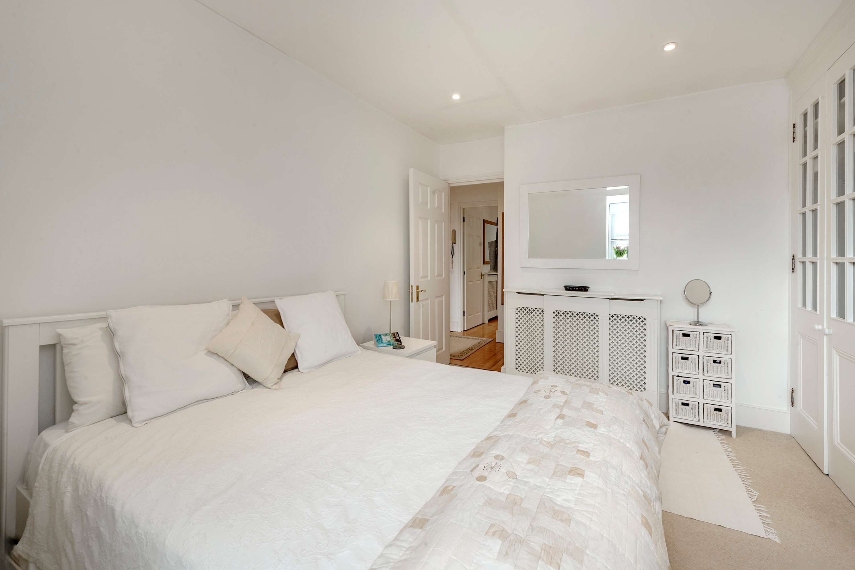 Modern 2 bed Roof Terrace Flat - Earls Court in Bramham Gardens 7 SW5 0JJ - Property image 19 - VivreStays