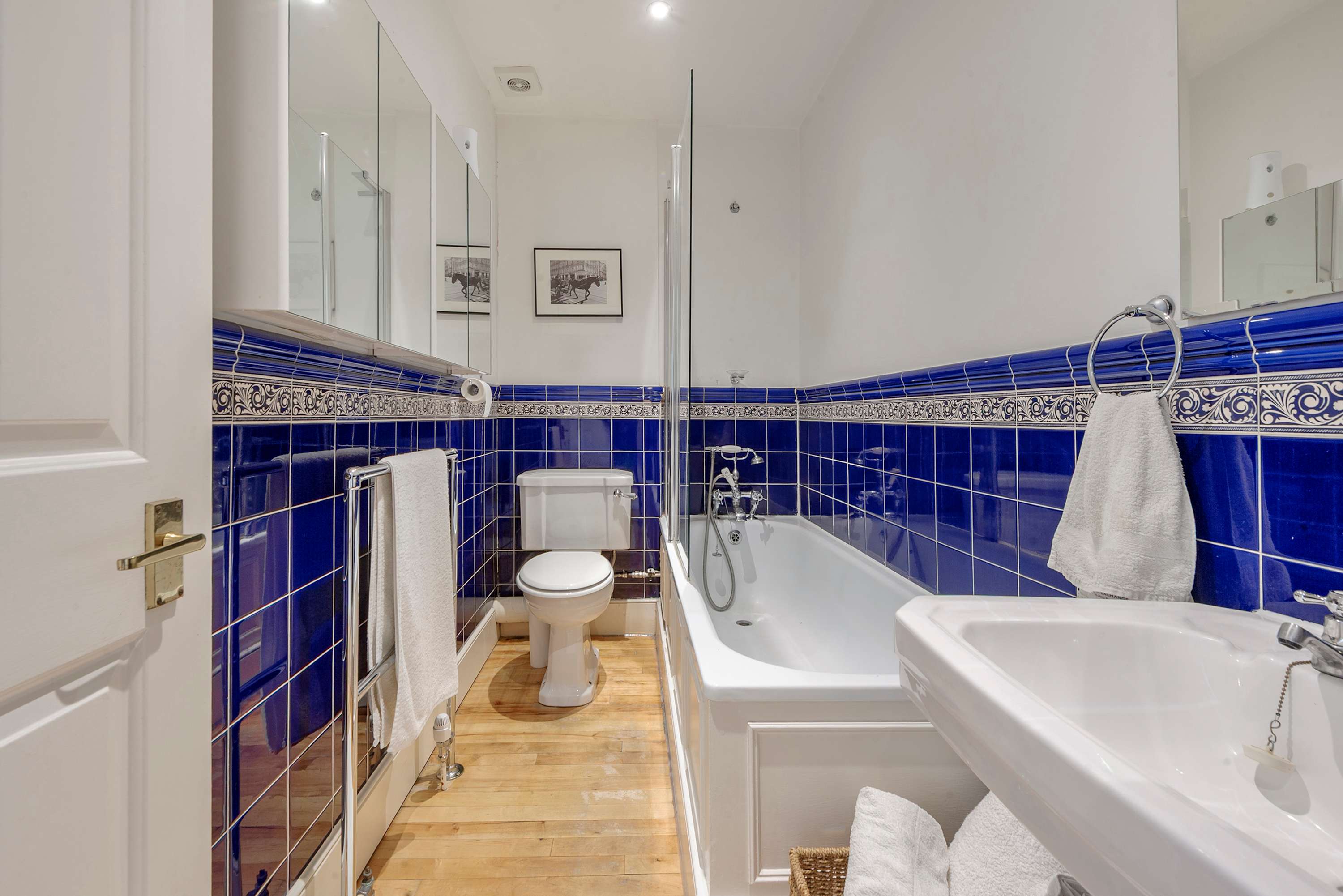 Modern 2 bed Roof Terrace Flat - Earls Court in Bramham Gardens 7 SW5 0JJ - Property image 9 - VivreStays