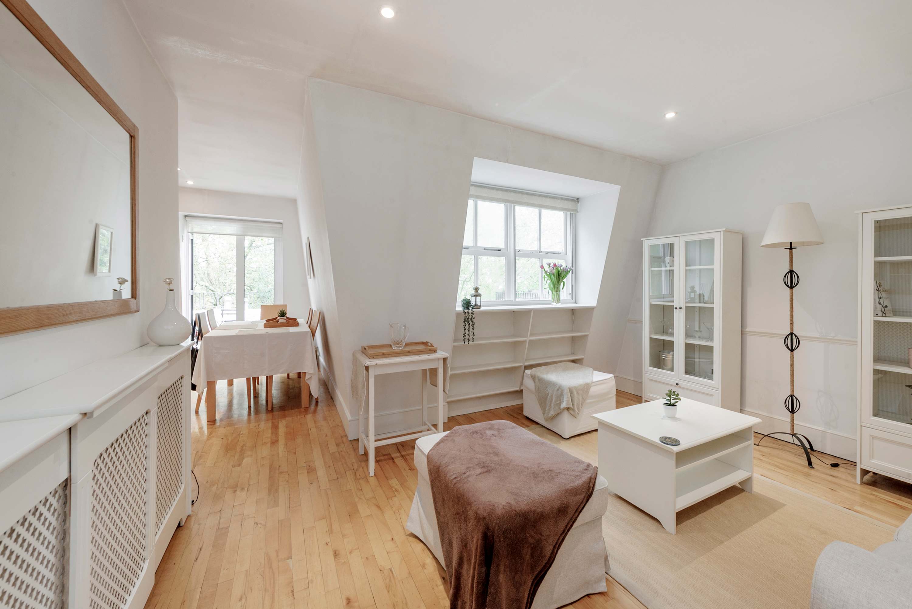 Modern 2 bed Roof Terrace Flat - Earls Court in Bramham Gardens 7 SW5 0JJ - Property image 3 - VivreStays