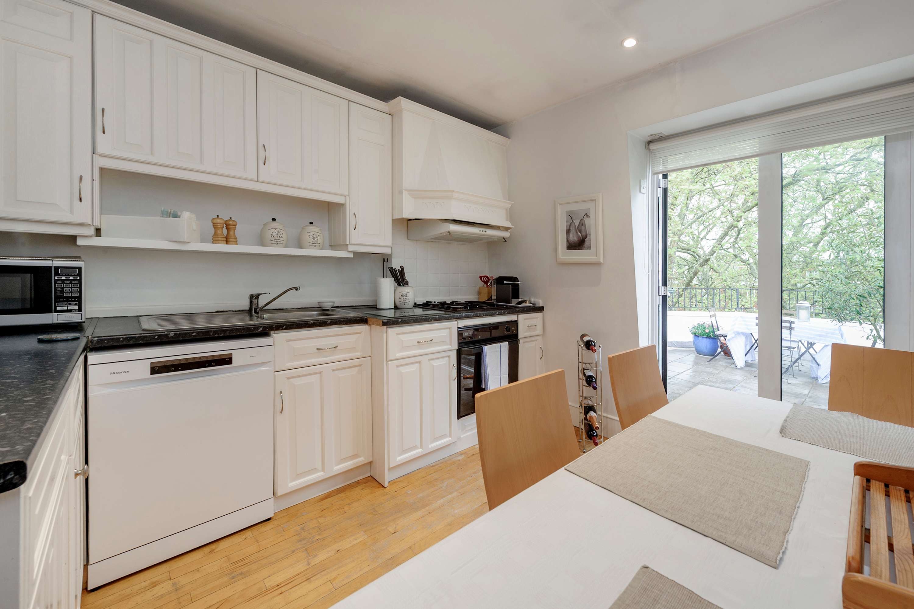 Modern 2 bed Roof Terrace Flat - Earls Court in Bramham Gardens 7 SW5 0JJ - Property image 15 - VivreStays