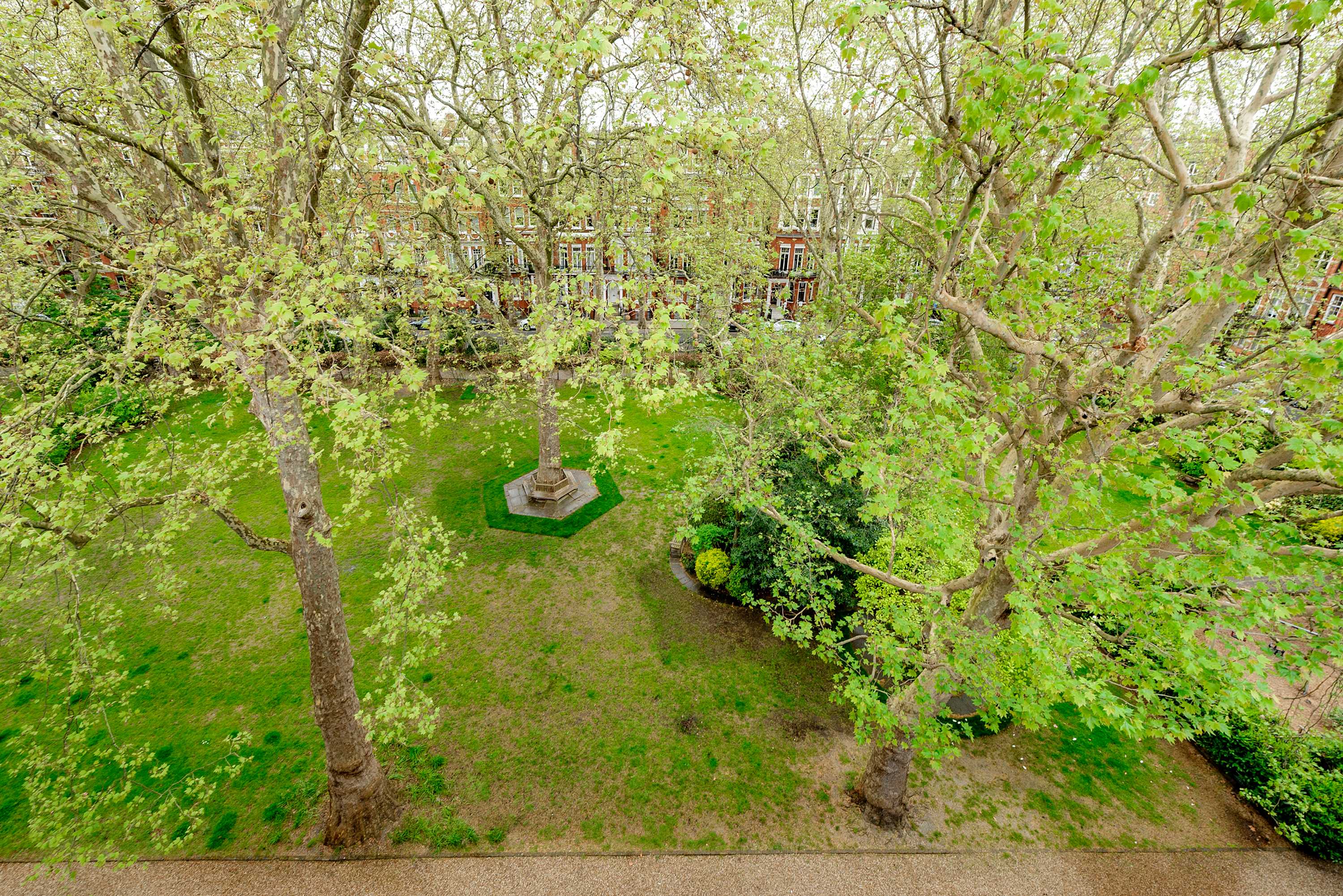 Modern 2 bed Roof Terrace Flat - Earls Court in Bramham Gardens 7 SW5 0JJ - Property image 23 - VivreStays