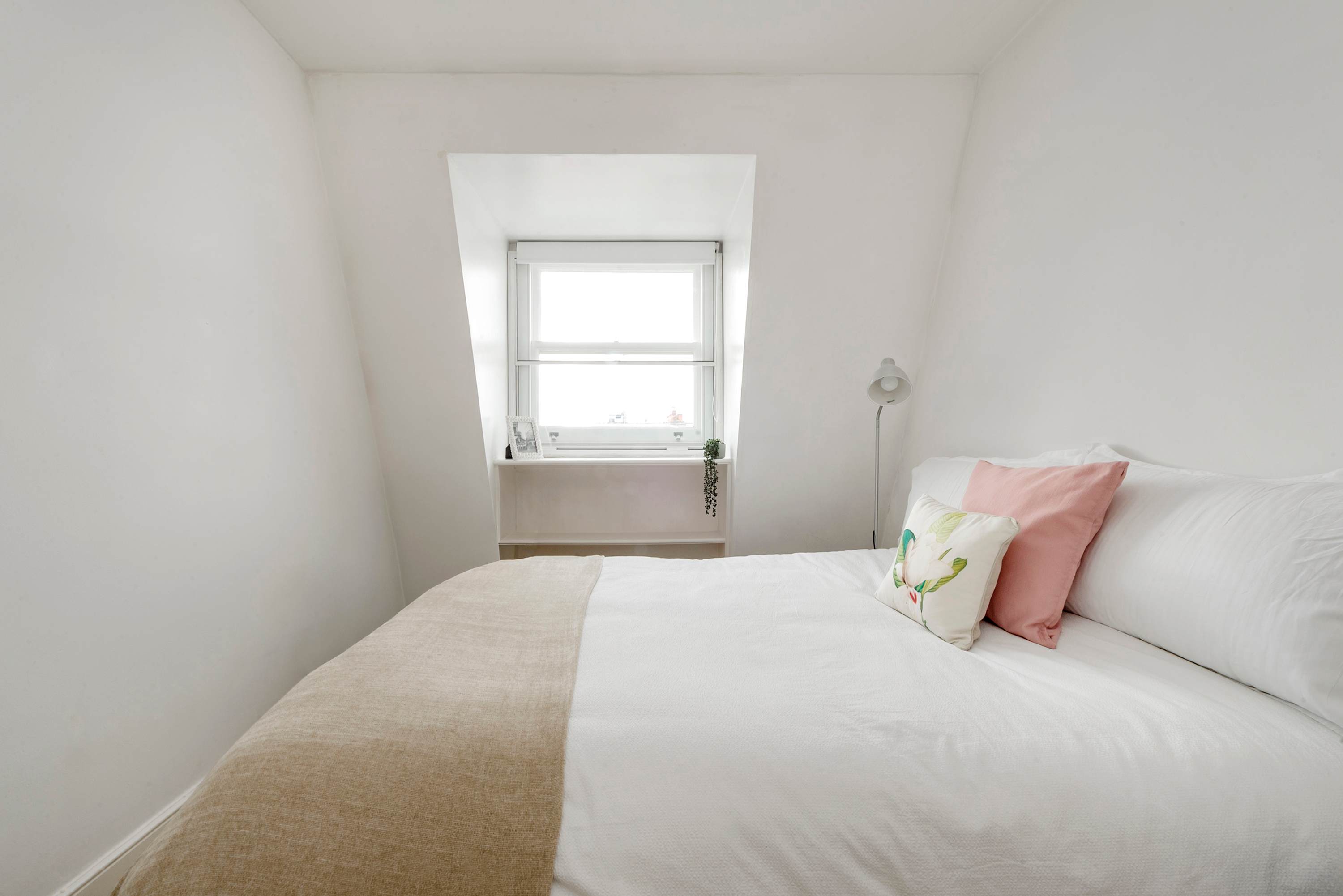 Modern 2 bed Roof Terrace Flat - Earls Court in Bramham Gardens 7 SW5 0JJ - Property image 13 - VivreStays