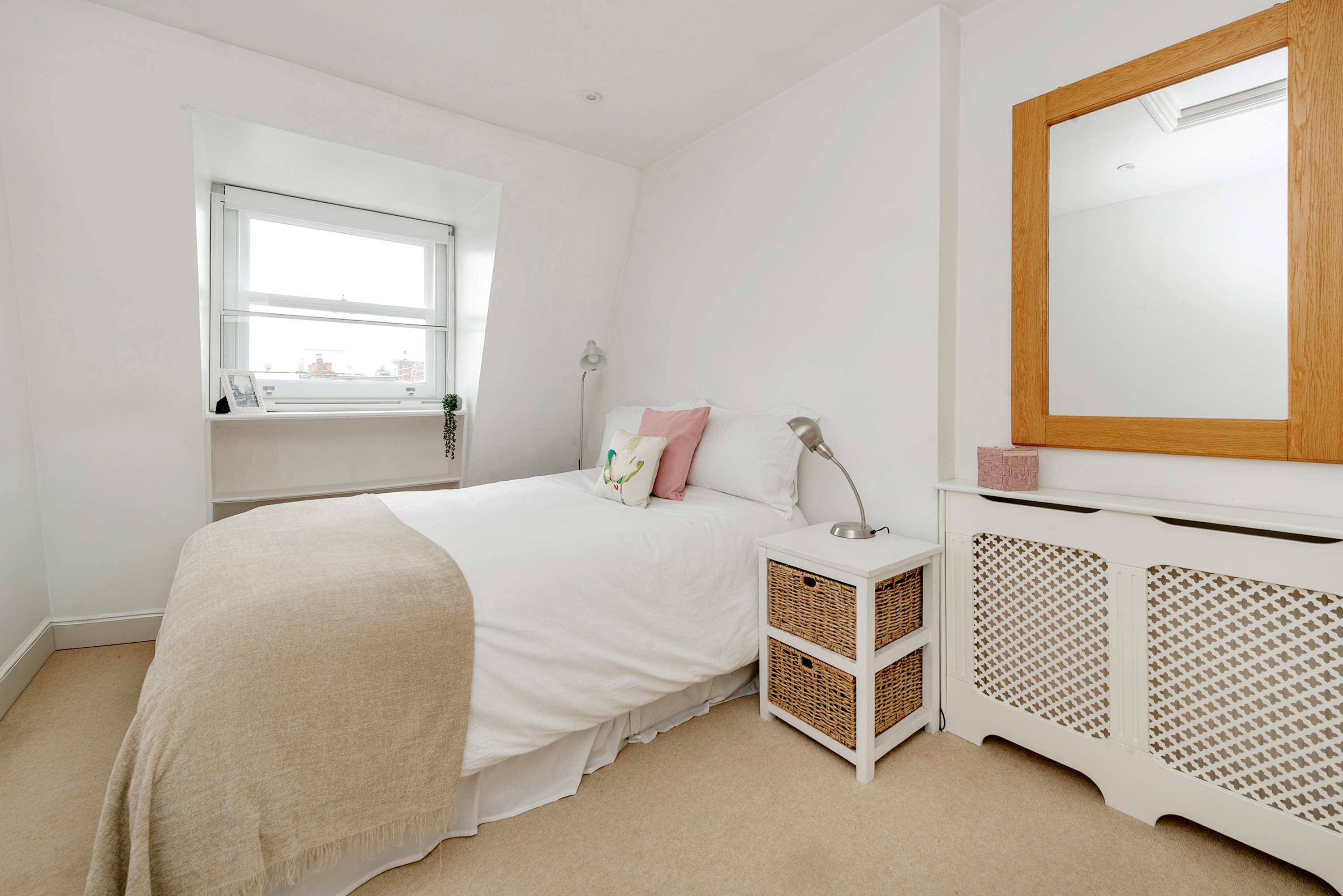 Modern 2 bed Roof Terrace Flat - Earls Court in Bramham Gardens 7 SW5 0JJ - Property image 18 - VivreStays