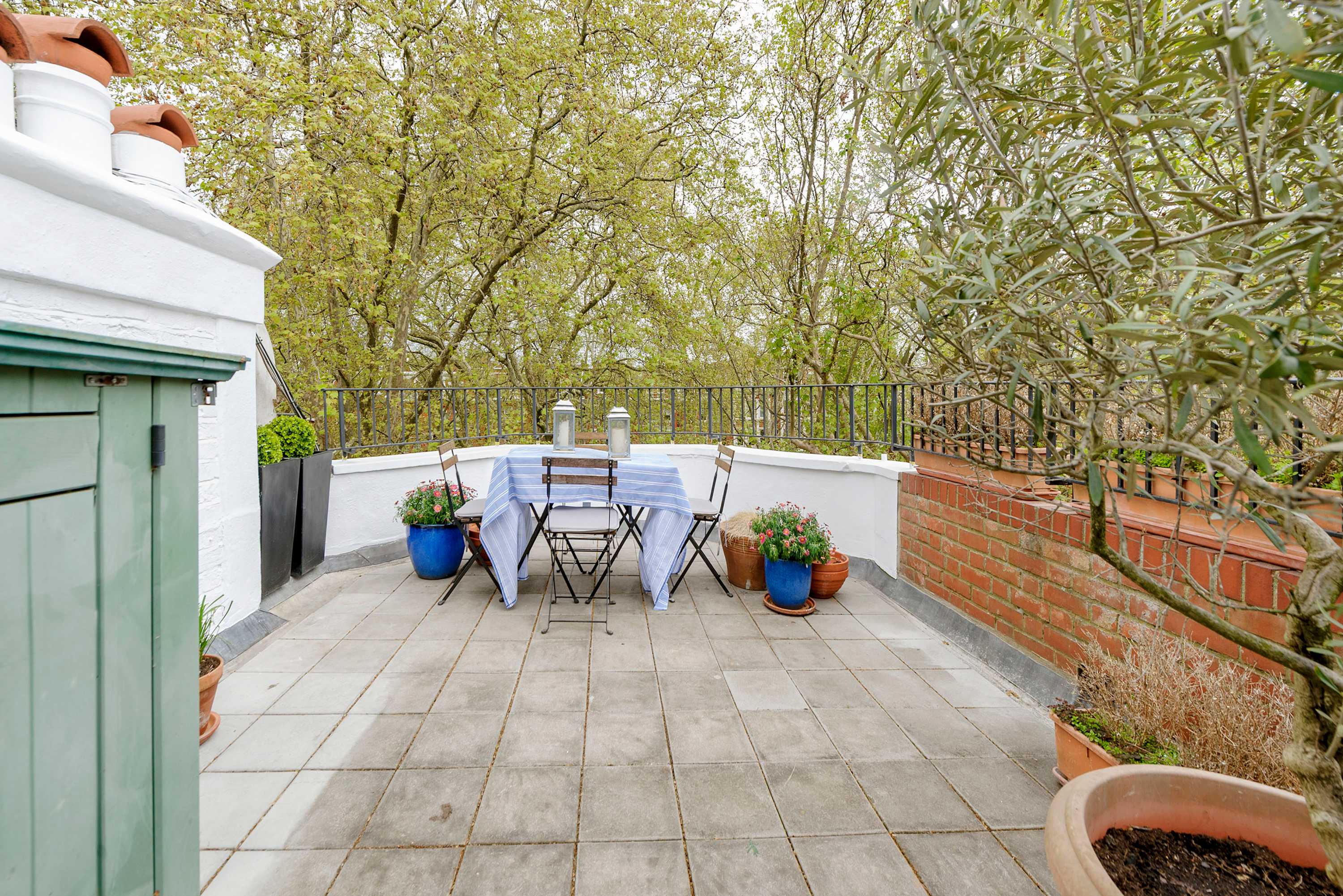 Modern 2 bed Roof Terrace Flat - Earls Court in Bramham Gardens 7 SW5 0JJ - Property image 22 - VivreStays