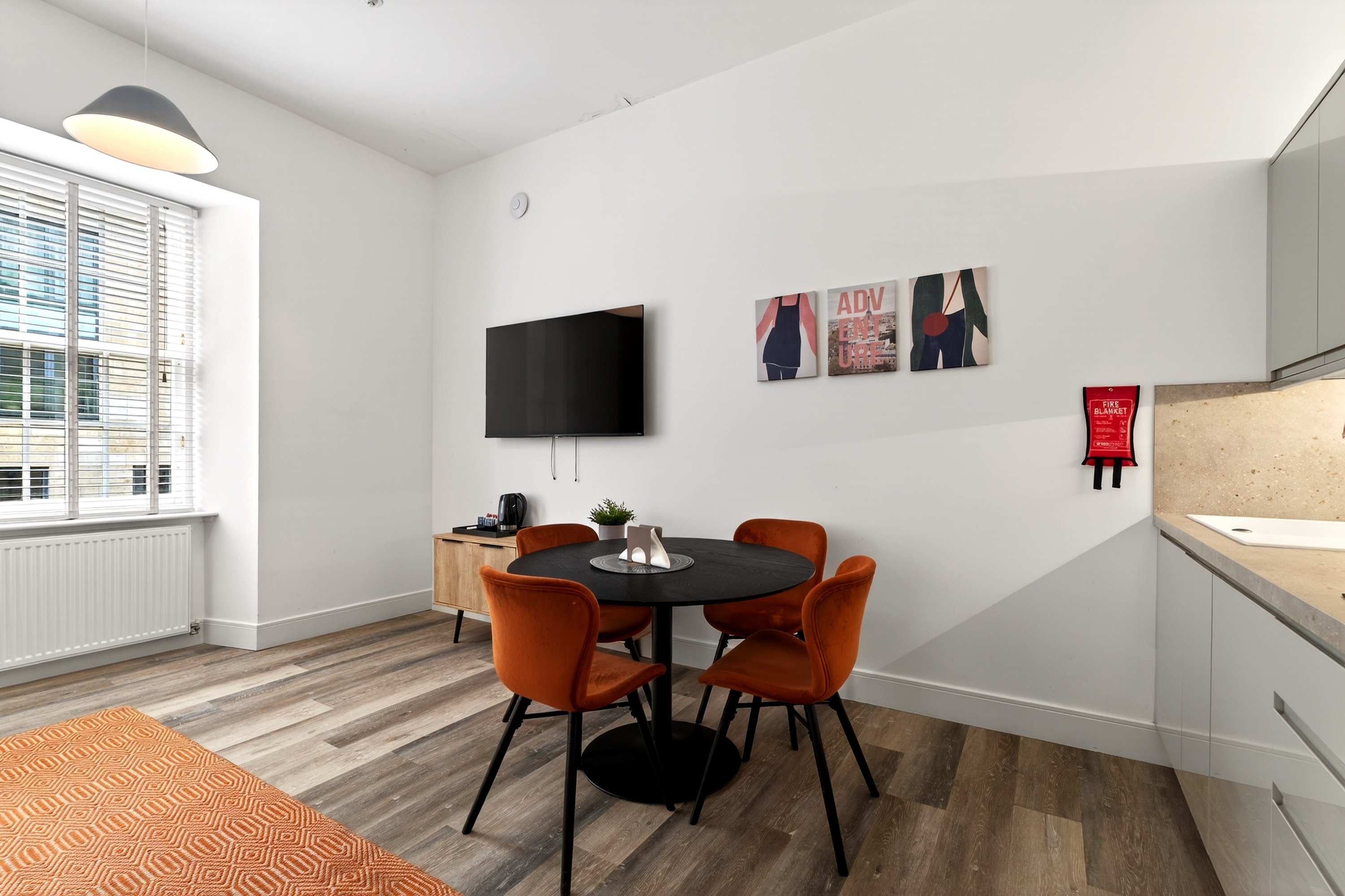 Bright and Spacious Flat in the Heart of the City in Bath Street 20 G2 1HB - Property image 3 - VivreStays