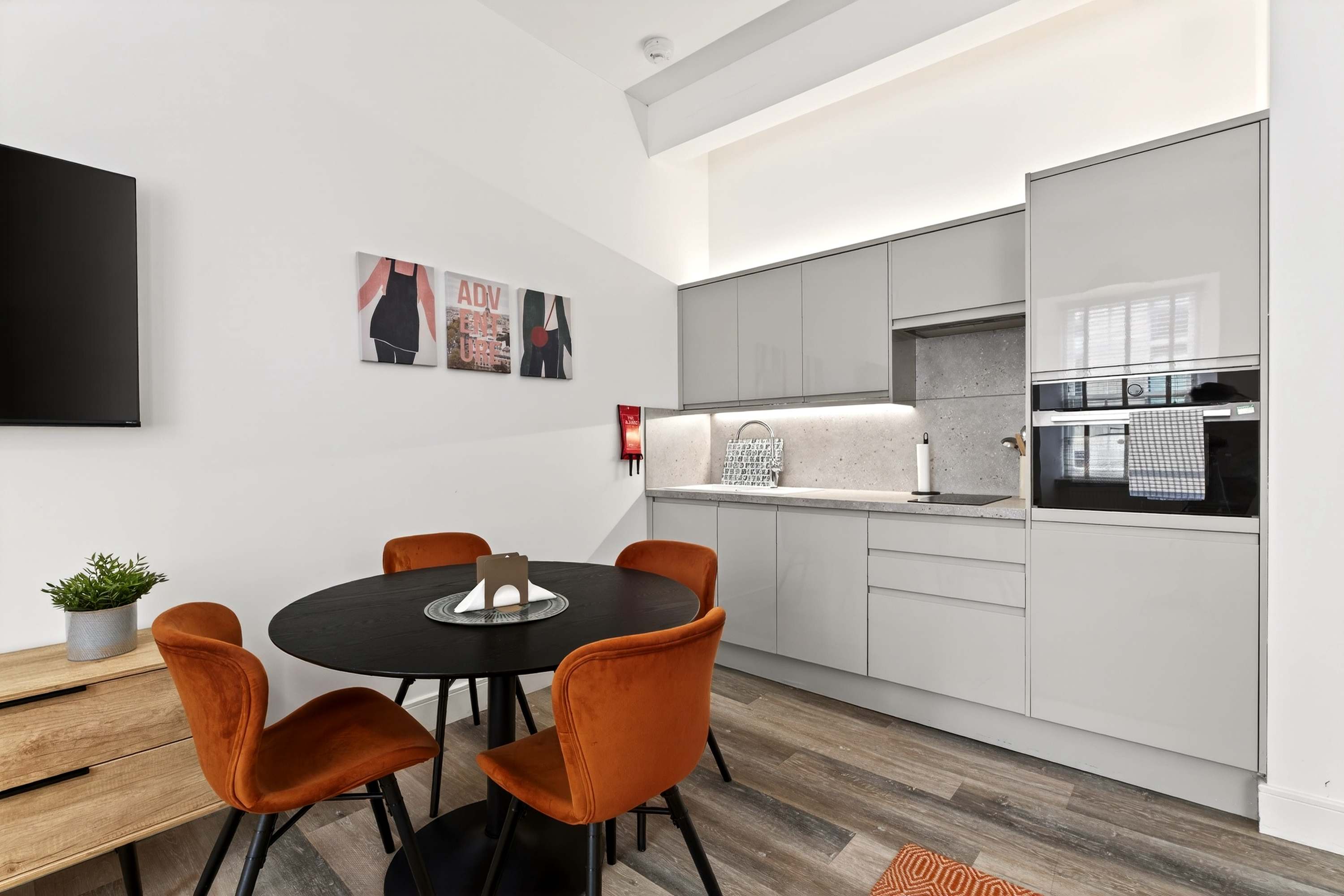 Bright and Spacious Flat in the Heart of the City in Bath Street 20 G2 1HB - Property image 5 - VivreStays