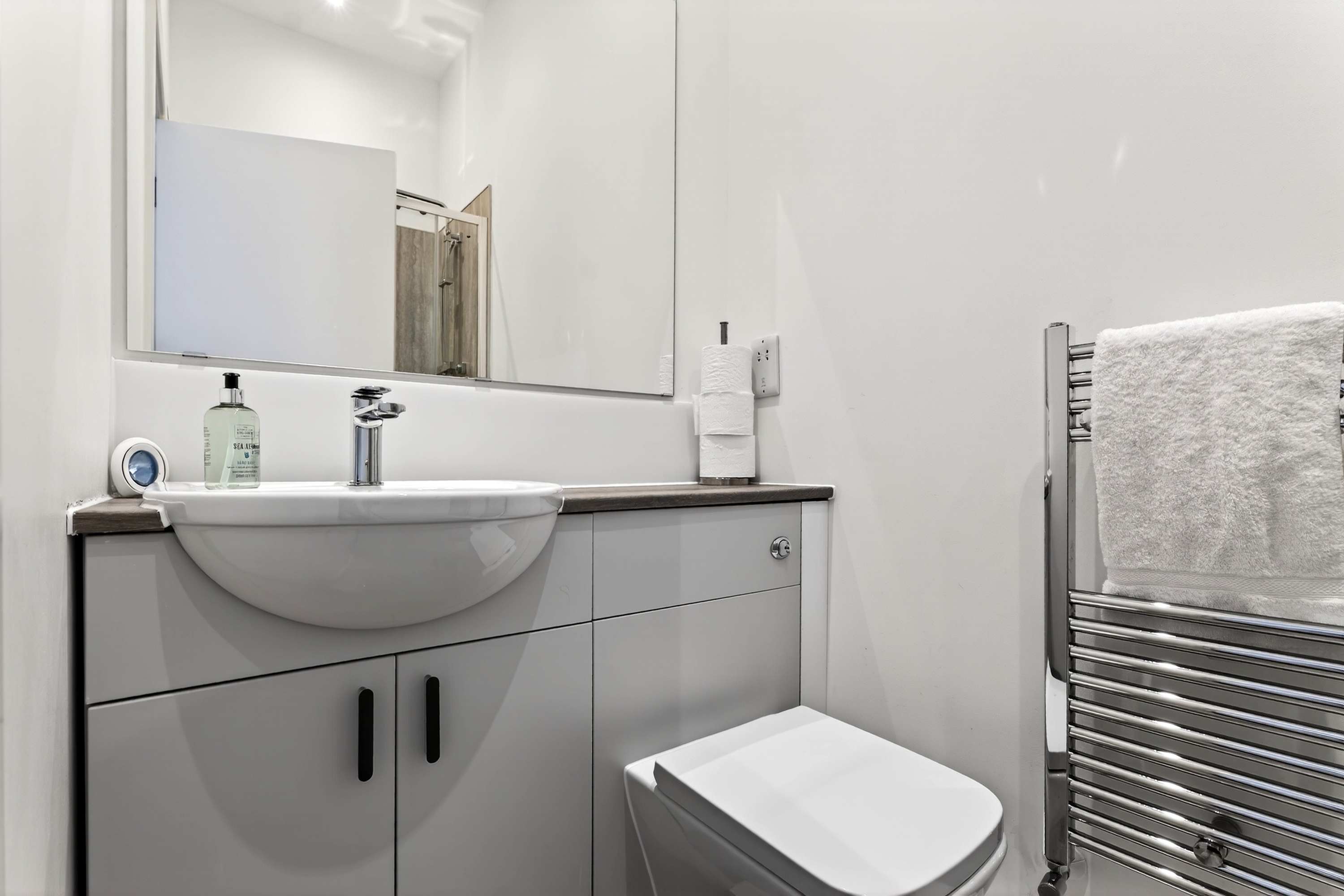 Bright and Spacious Flat in the Heart of the City in Bath Street 20 G2 1HB - Property image 15 - VivreStays