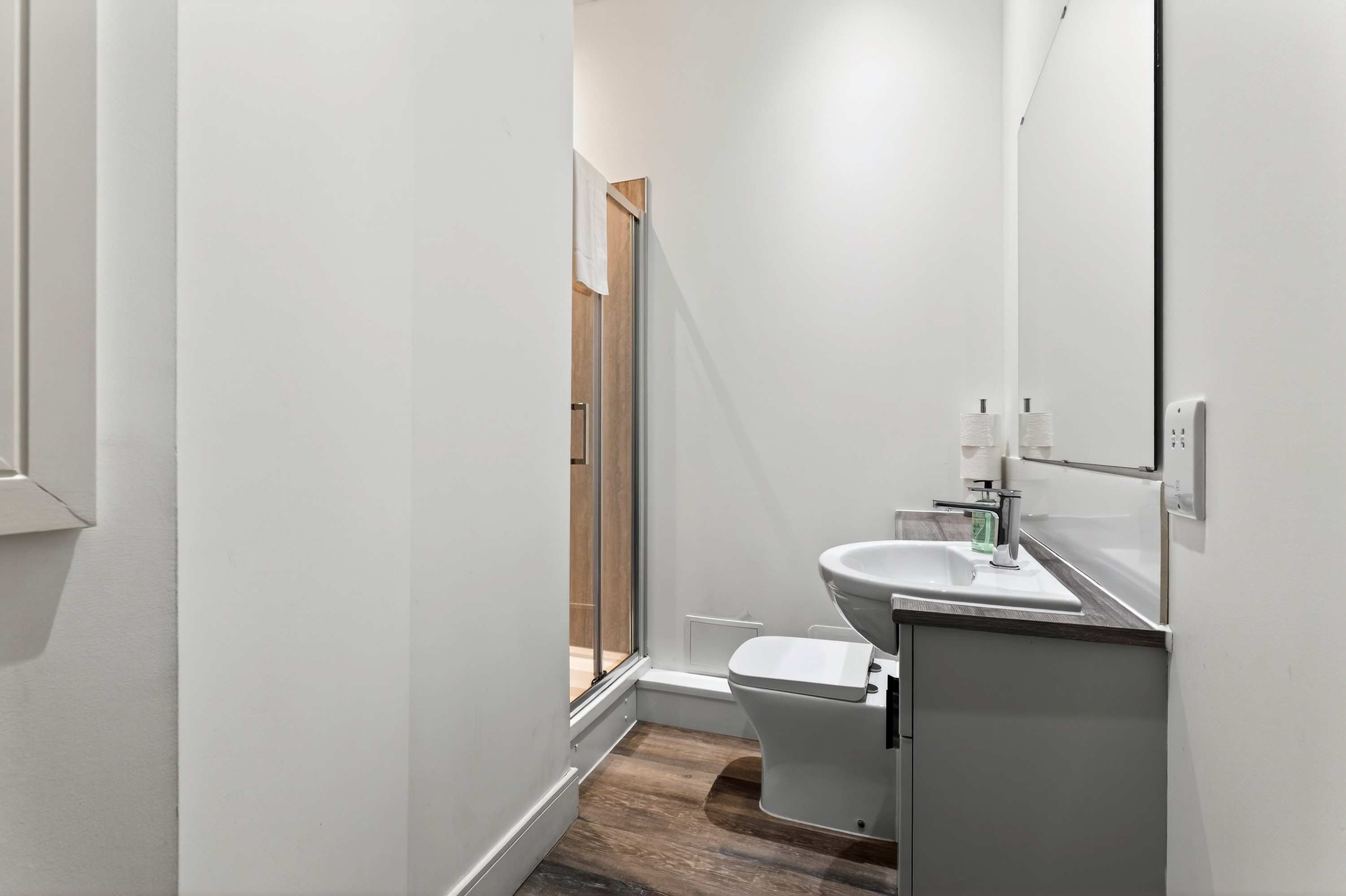 Bright and Spacious Flat in the Heart of the City in Bath Street 20 G2 1HB - Property image 19 - VivreStays