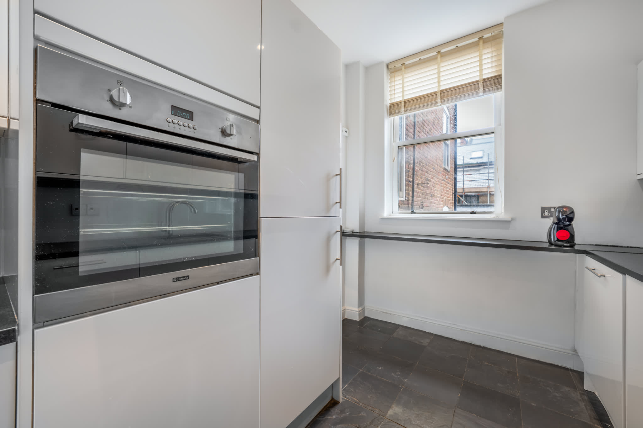 Spacious Knightsbridge Apartment with Balcony in Beaufort Gardens SW3 - Property image 14 - VivreStays