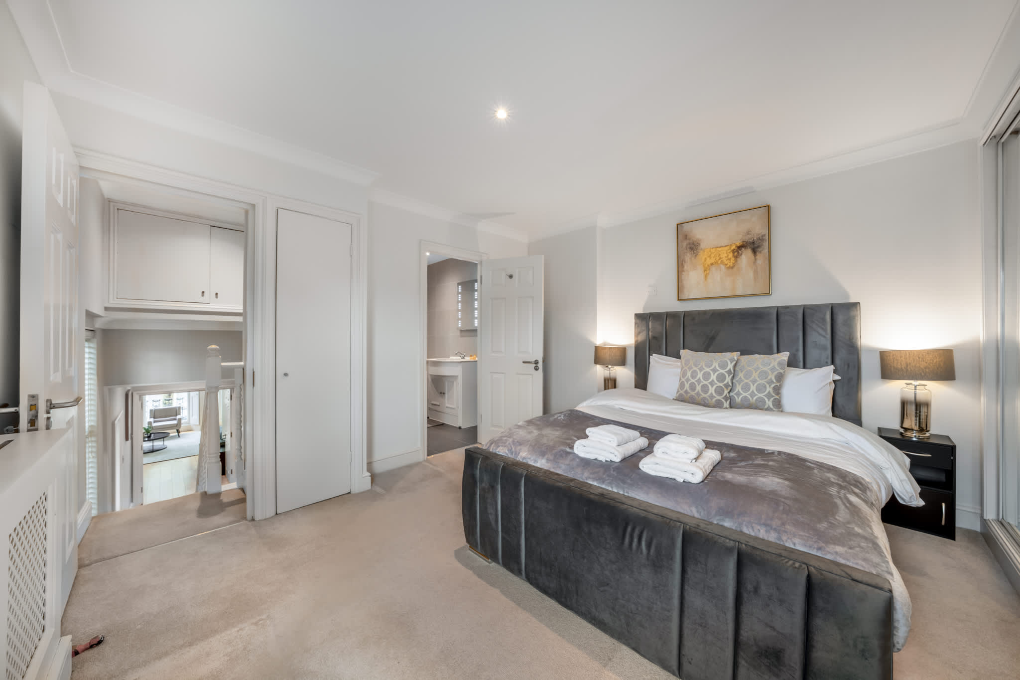 Spacious Knightsbridge Apartment with Balcony in Beaufort Gardens SW3 - Property image 5 - VivreStays