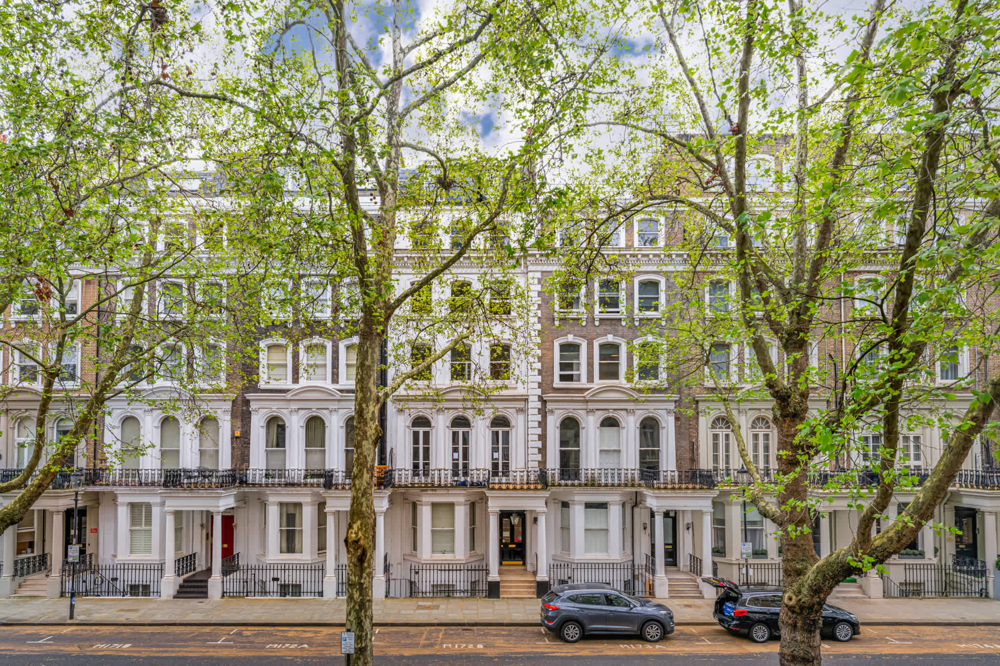 Spacious Knightsbridge Apartment with Balcony in Beaufort Gardens SW3 - Property image 16 - VivreStays