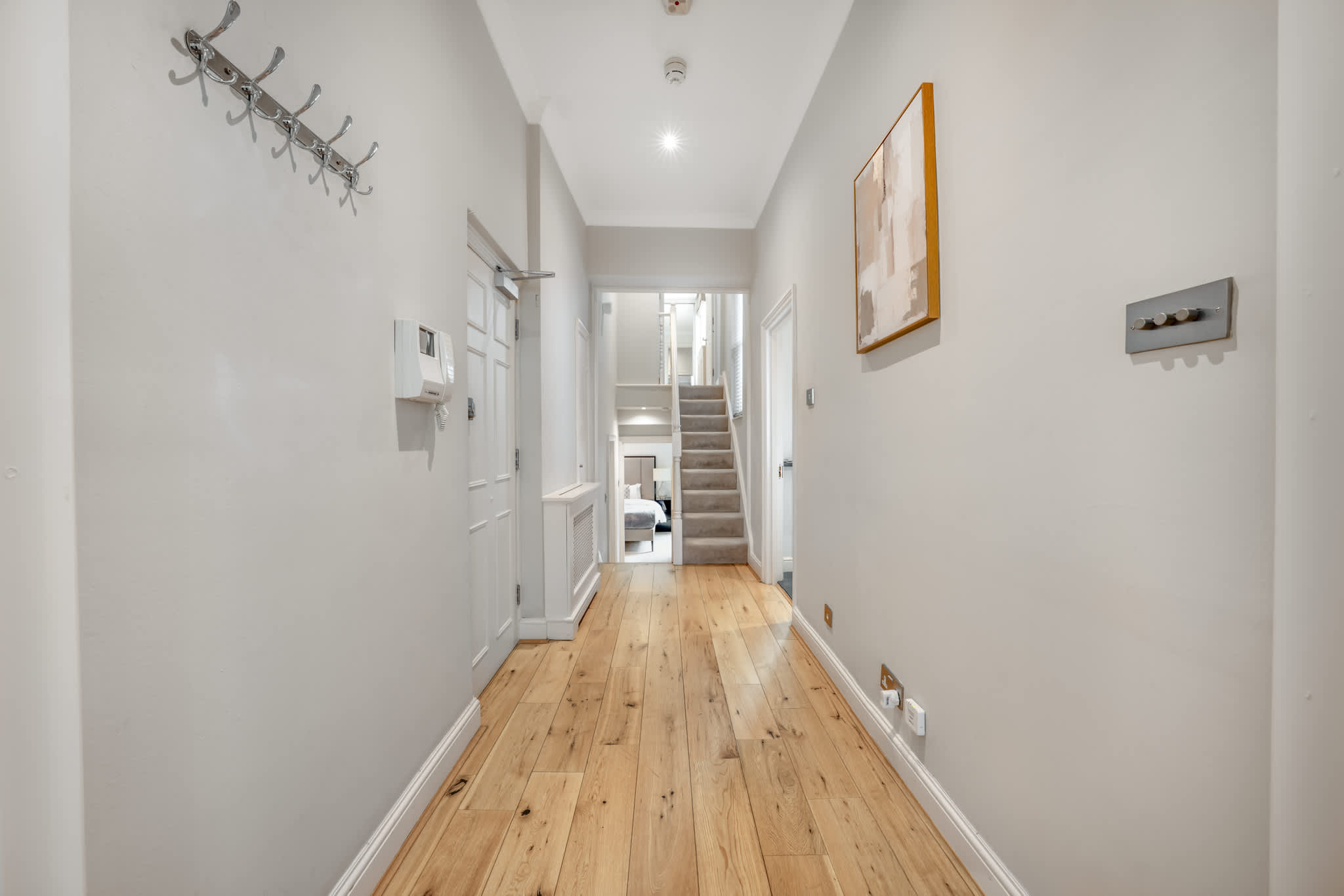 Spacious Knightsbridge Apartment with Balcony in Beaufort Gardens SW3 - Property image 9 - VivreStays