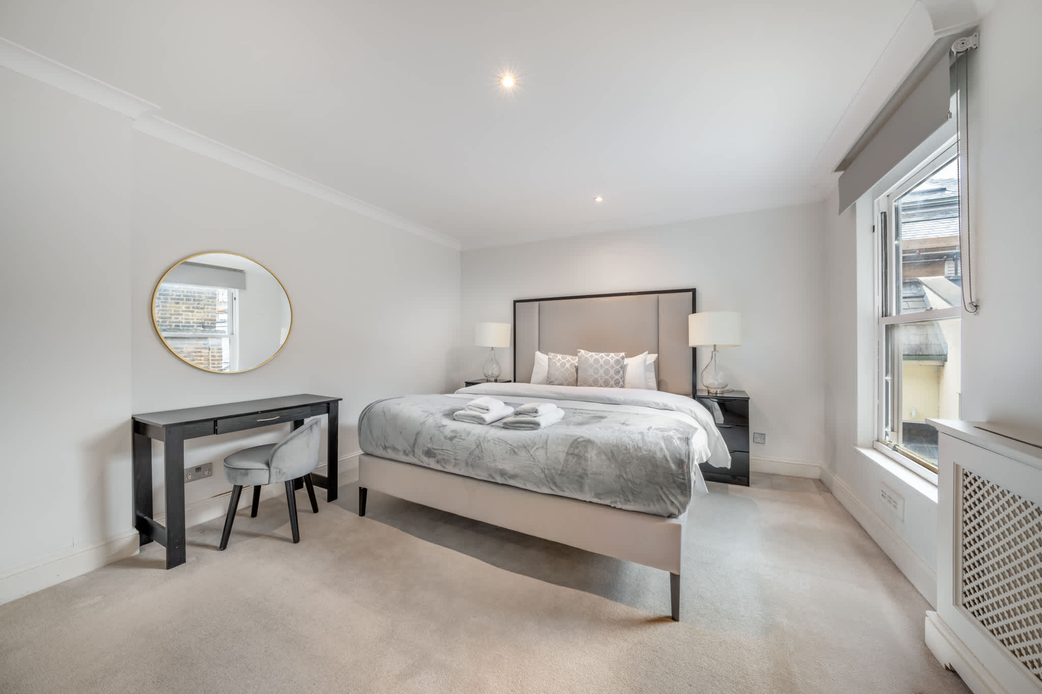 Spacious Knightsbridge Apartment with Balcony in Beaufort Gardens SW3 - Property image 6 - VivreStays