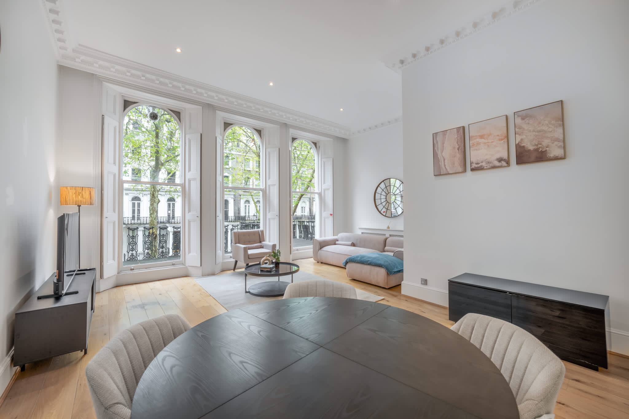 Spacious Knightsbridge Apartment with Balcony in Beaufort Gardens SW3 - Property image 8 - VivreStays