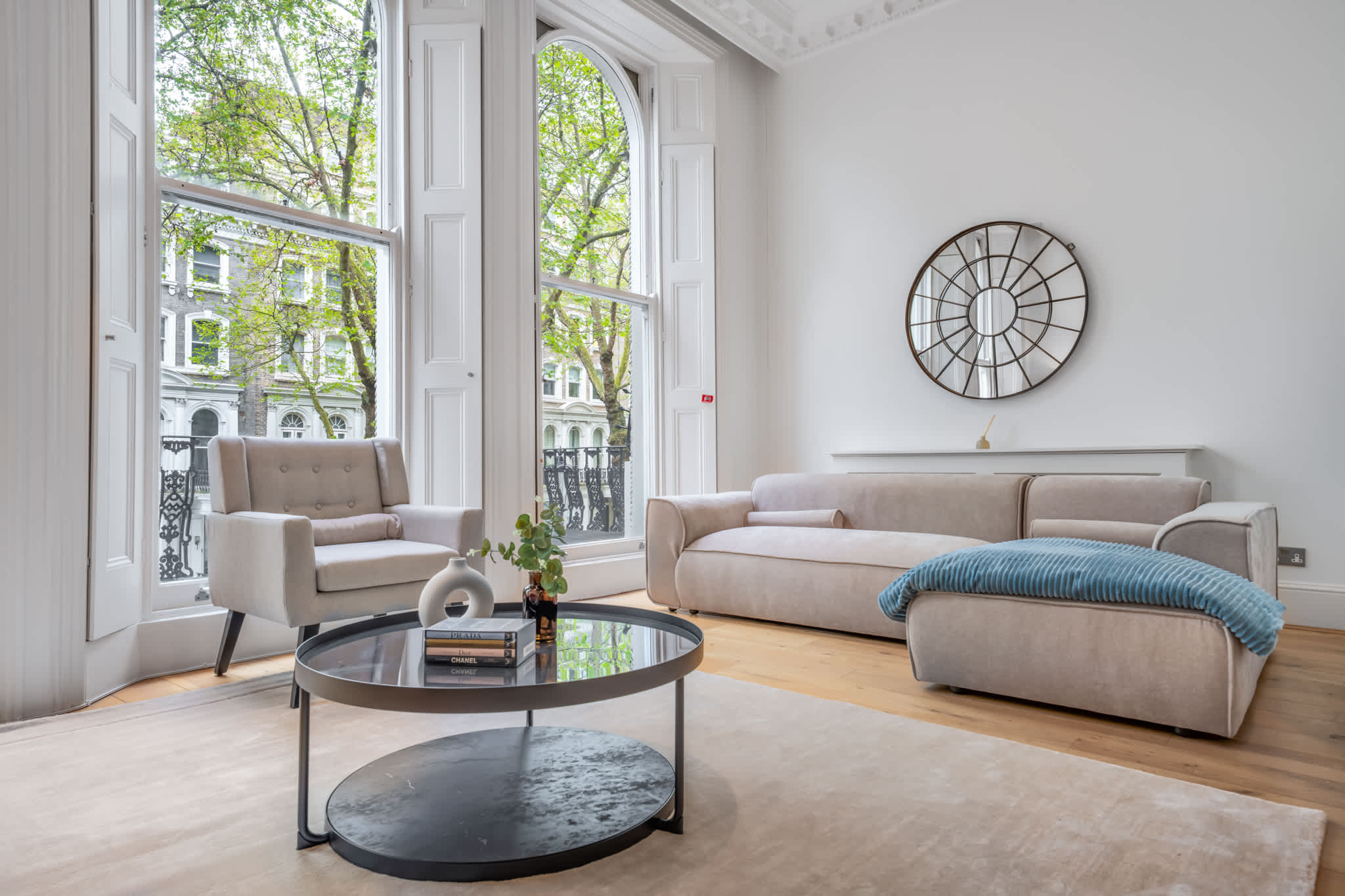 Spacious Knightsbridge Apartment with Balcony in Beaufort Gardens SW3 - Property image 10 - VivreStays