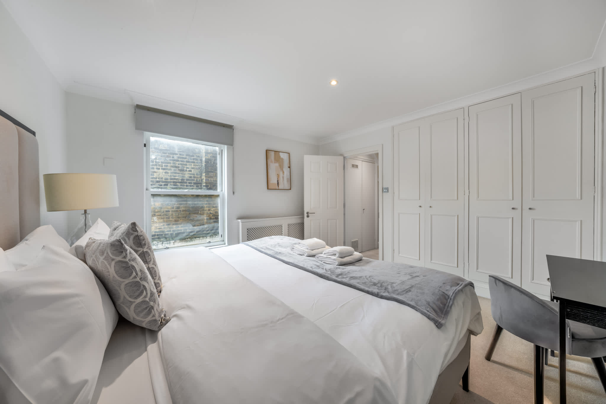 Spacious Knightsbridge Apartment with Balcony in Beaufort Gardens SW3 - Property image 7 - VivreStays
