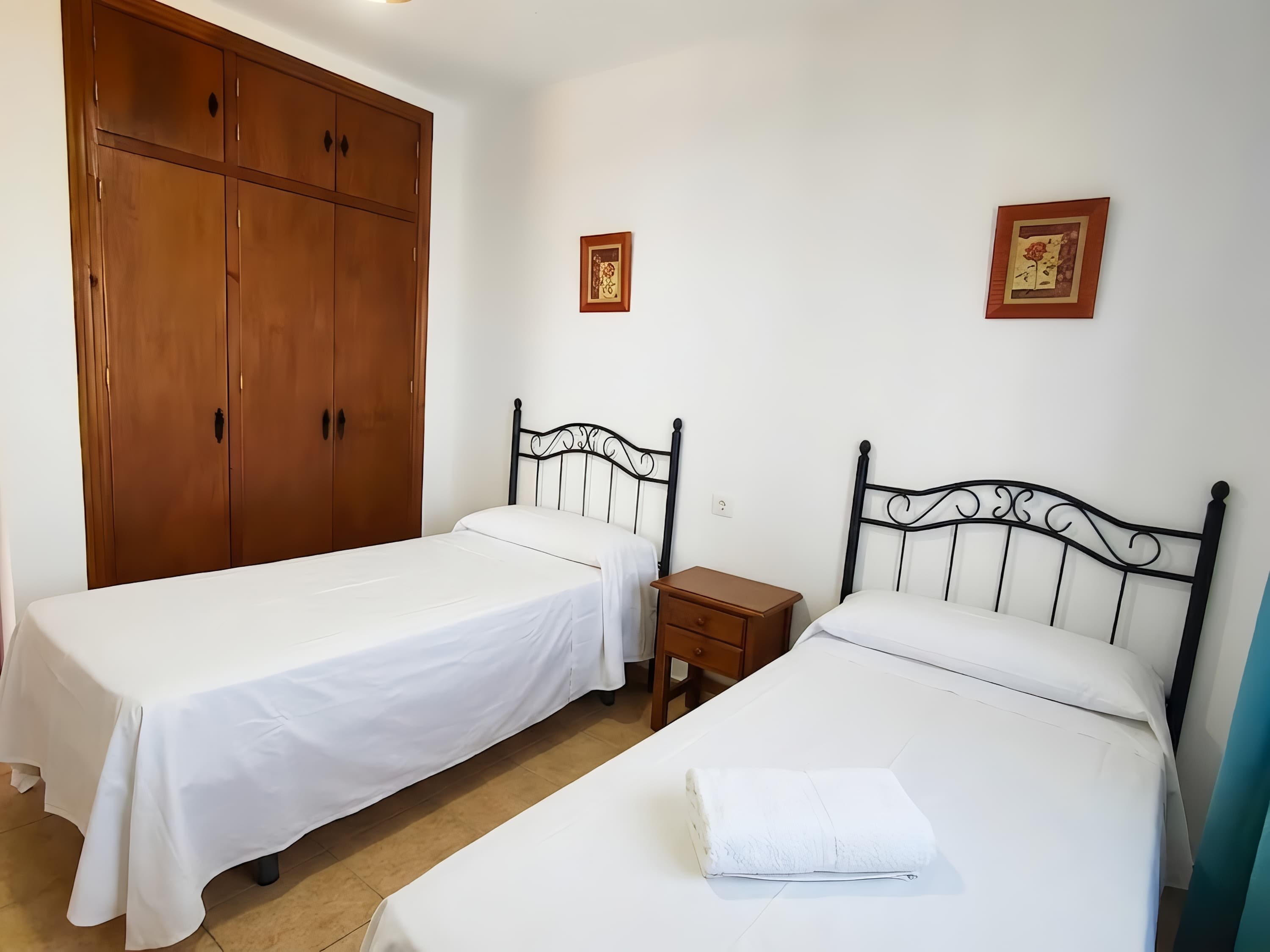 Chalet con piscina y jardín privado, ideal para familias y vacaciones en Conil - image 12