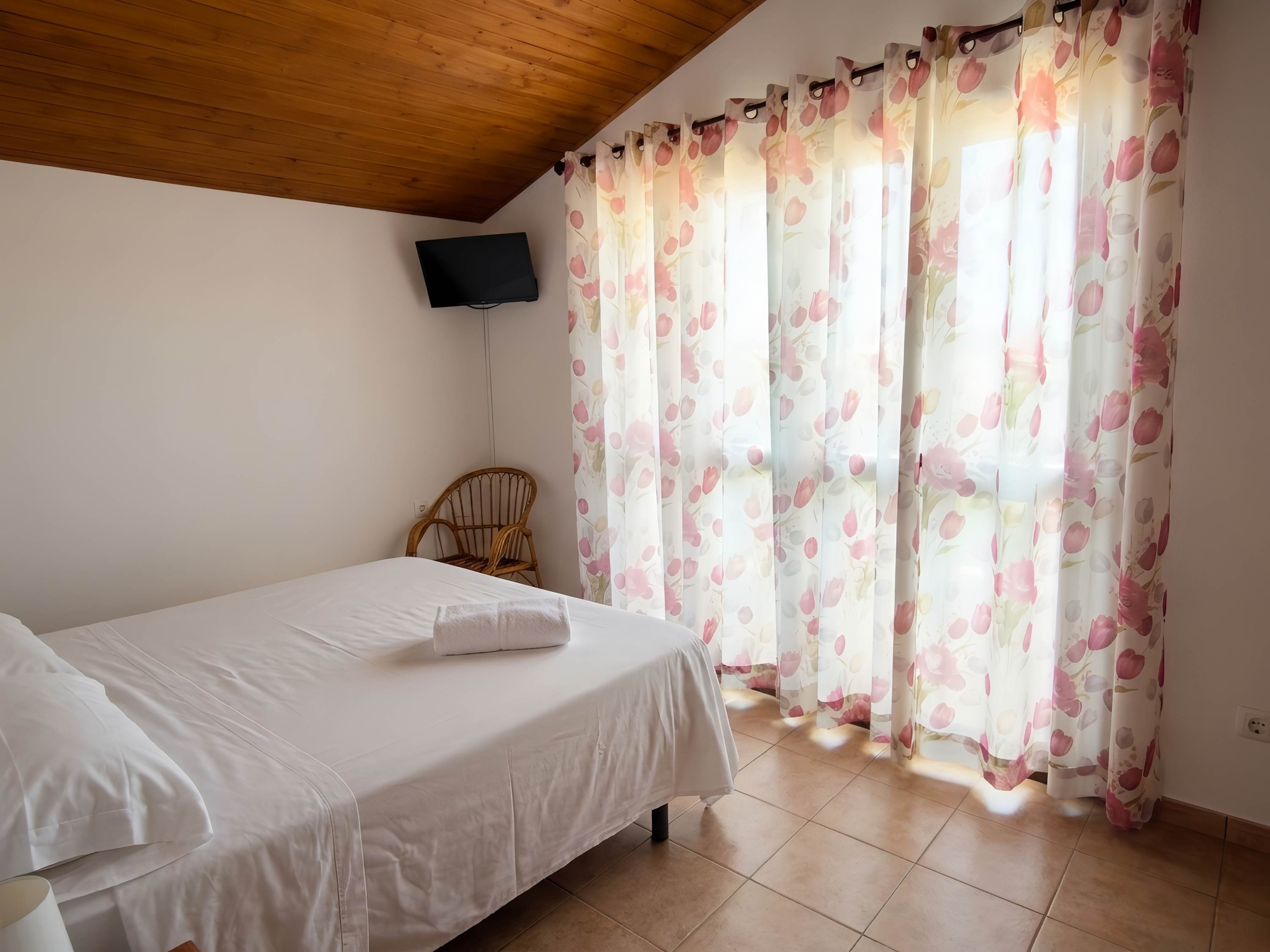 Chalet con piscina y jardín privado, ideal para familias y vacaciones en Conil - image 13