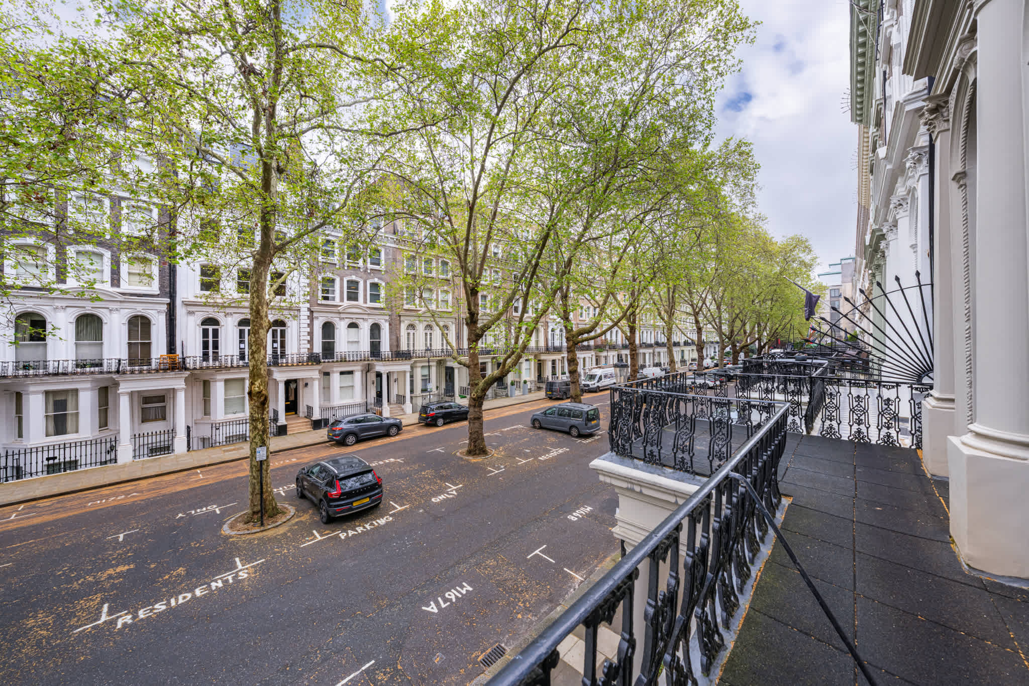 Spacious Knightsbridge Apartment with Balcony in Beaufort Gardens SW3 - Property image 15 - VivreStays