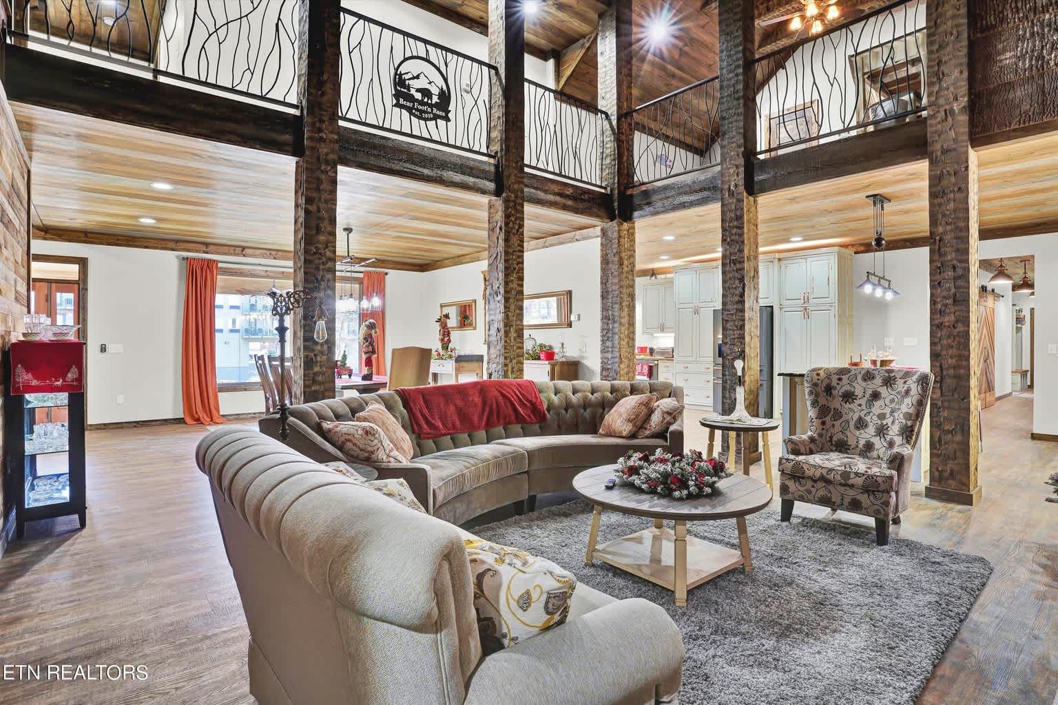 Serene Cabin, Sleeps 6ใปHot TubใปPool Table & Arcade โ Pigeon Forge, TN โ vacation rental
