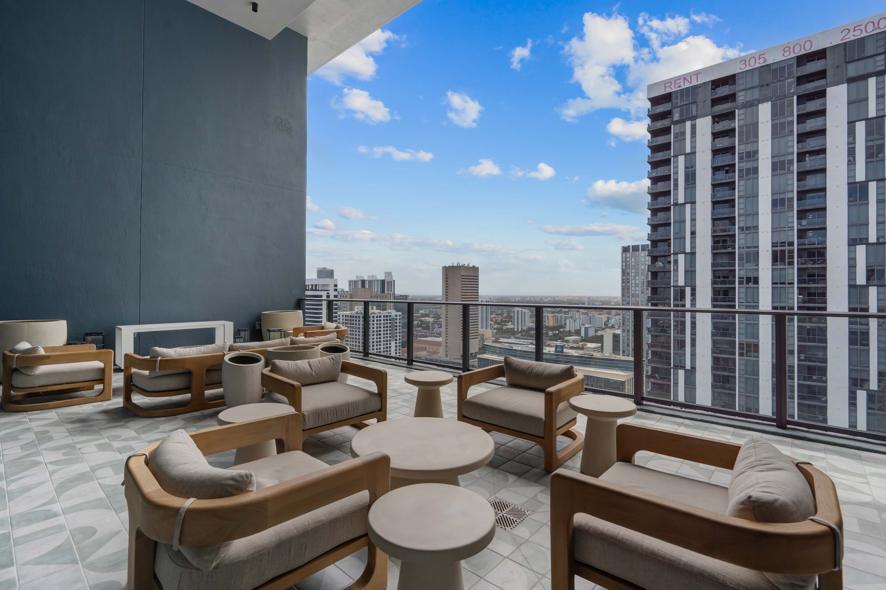 Walk to FIFA Fan Fest | Lux 1BR+D | Rooftop Pool
