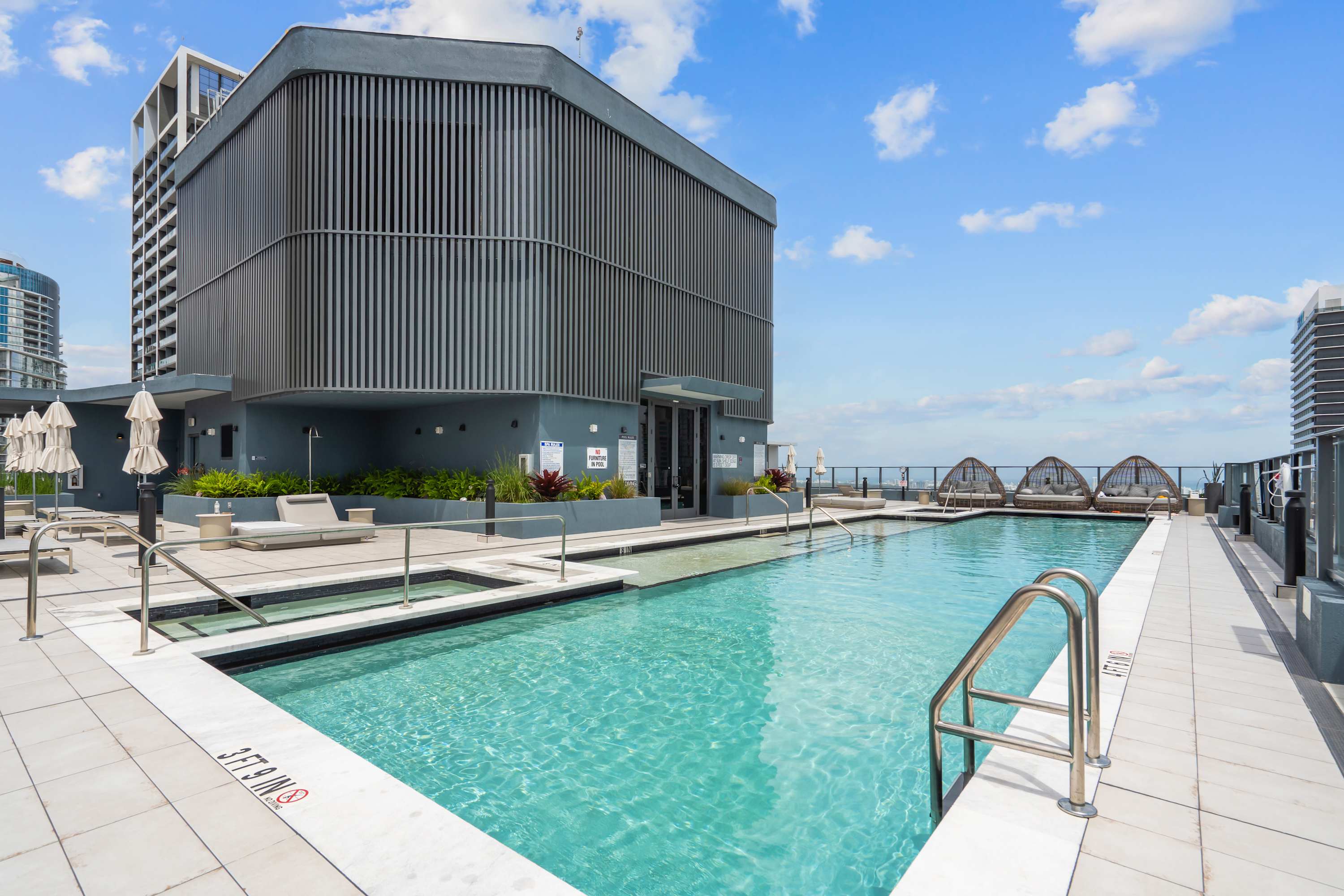Walk to FIFA Fan Fest| Bright 1BR+Den | 75ft Pool