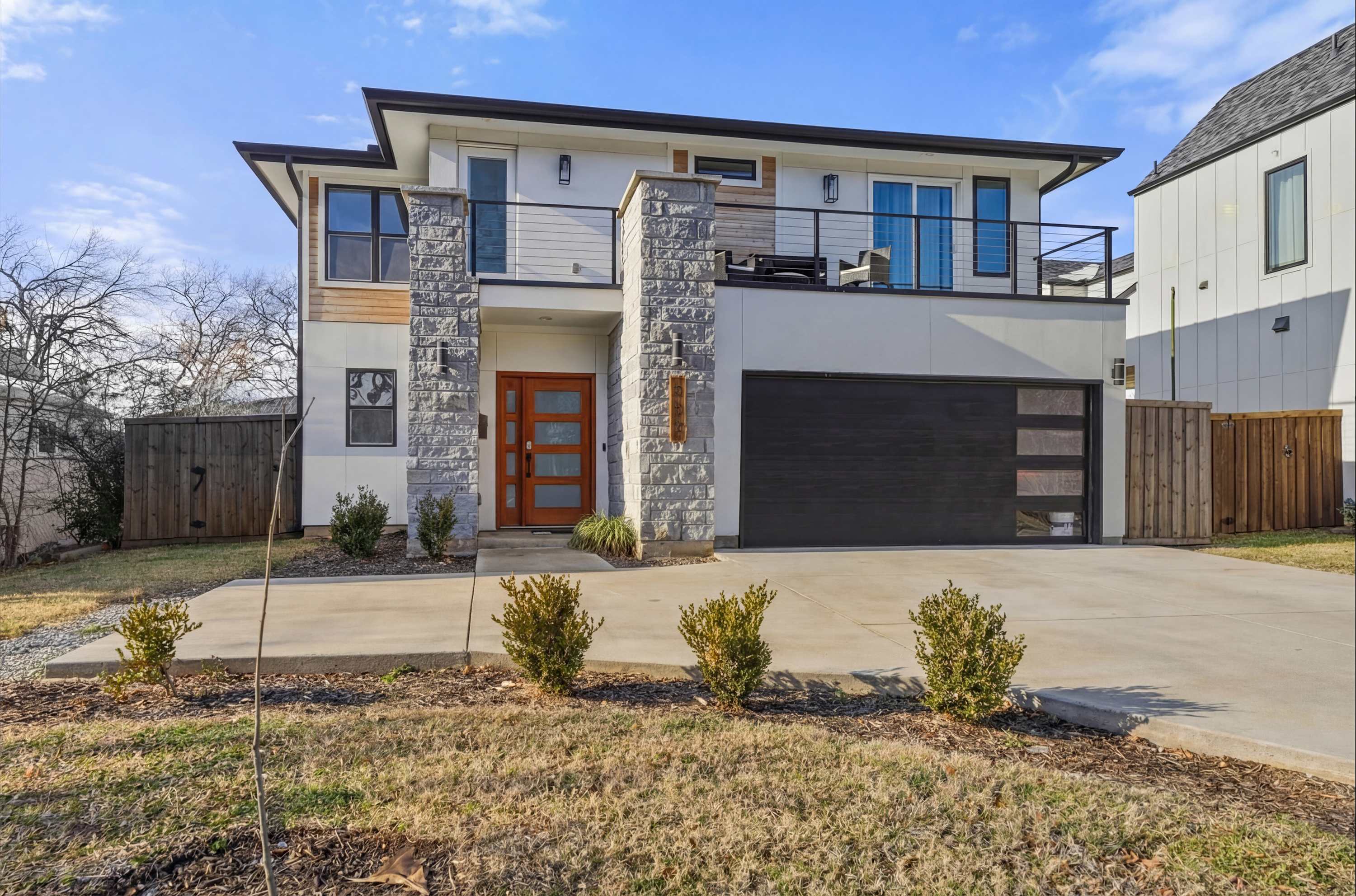 Urban Family Oasis with Heated Pool, Spa & Yard Near Downtown Dallas