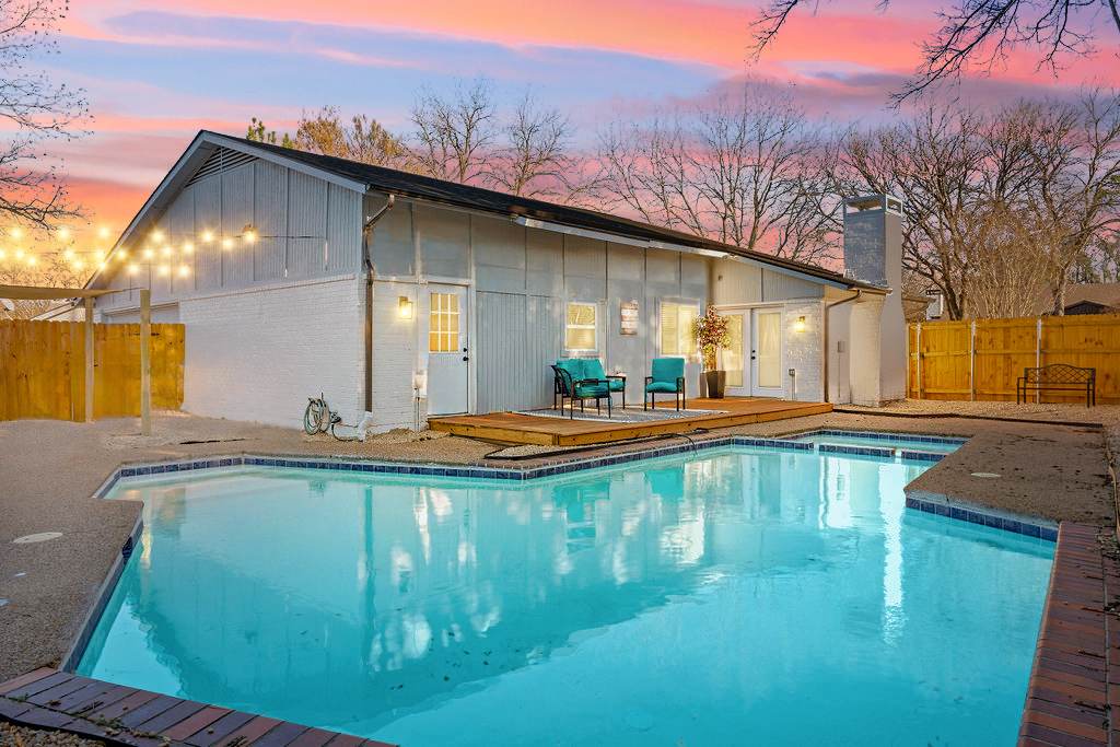 Haven House | King Bed & Backyard + Pool