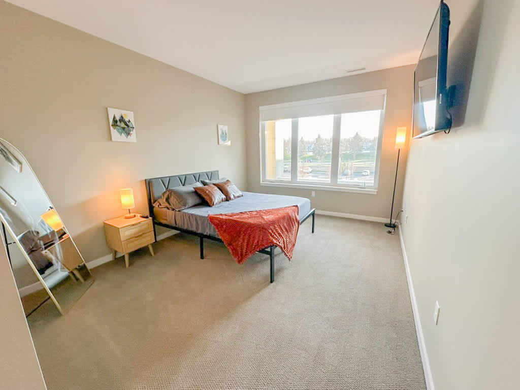 Stylish 2BR Condo near Downtown & U of M
