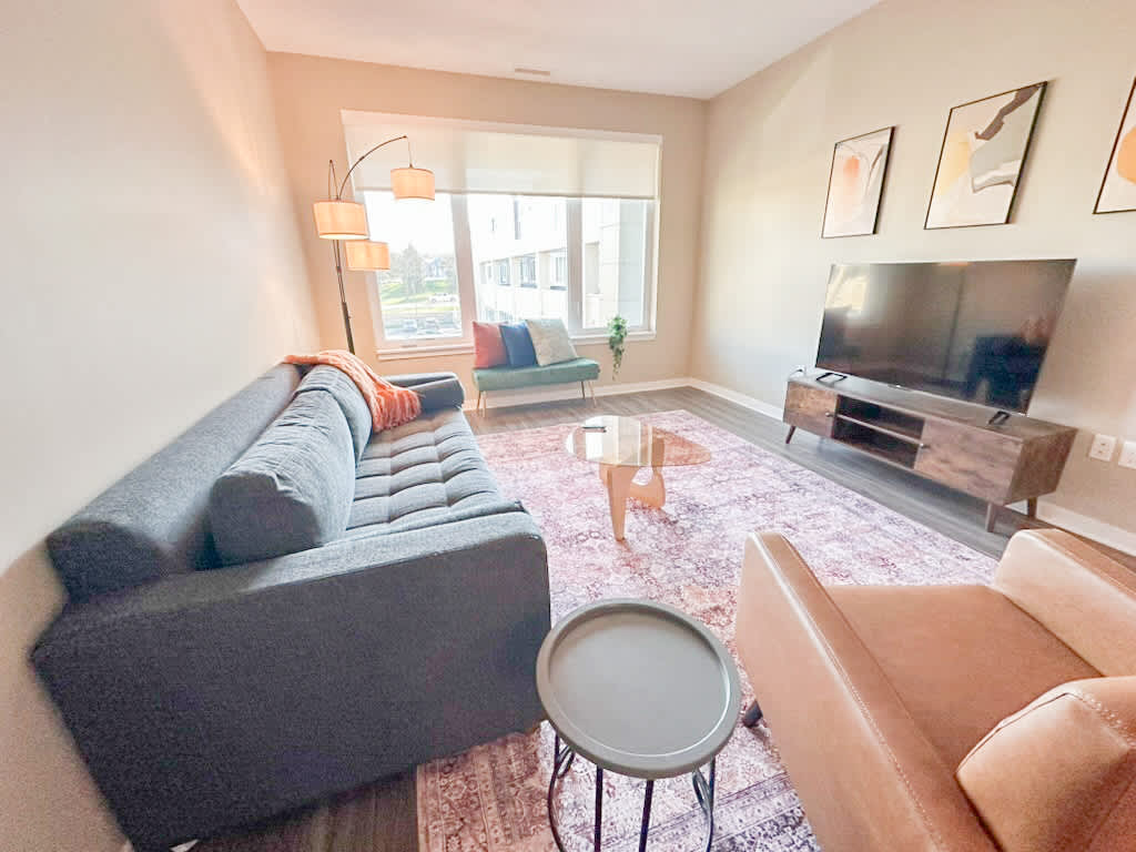 Stylish 2BR Condo near Downtown & U of M