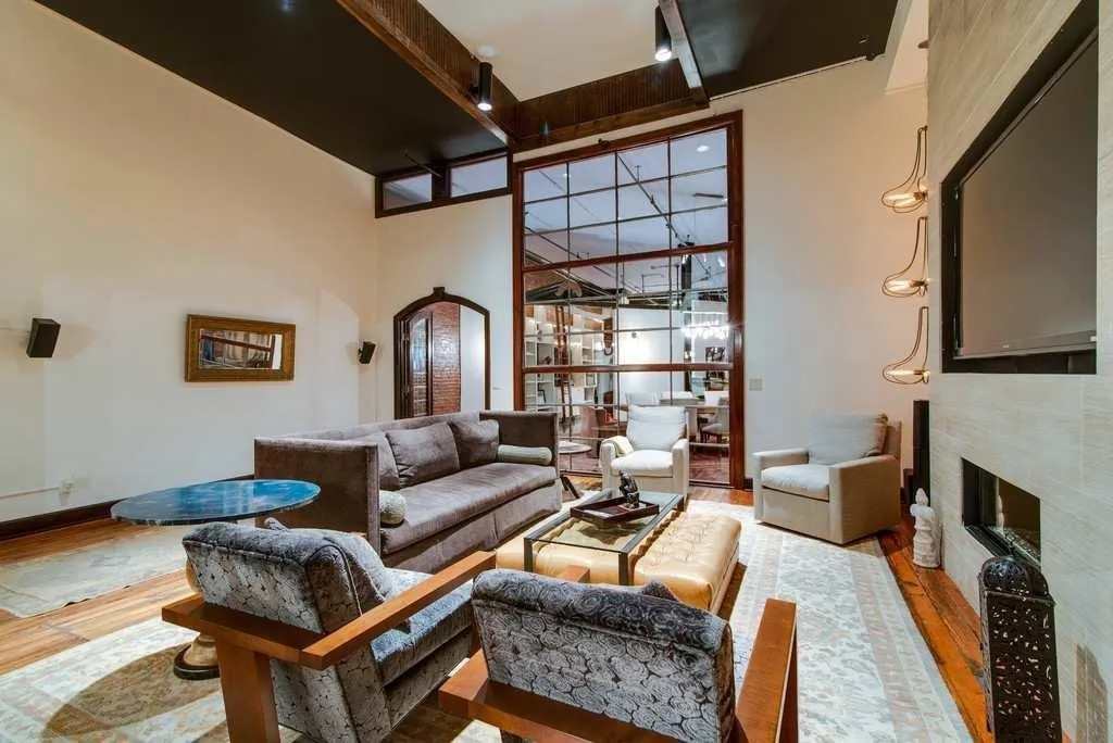 Historic Riverfront Condo for 8, Near Broadway! | Photo 1