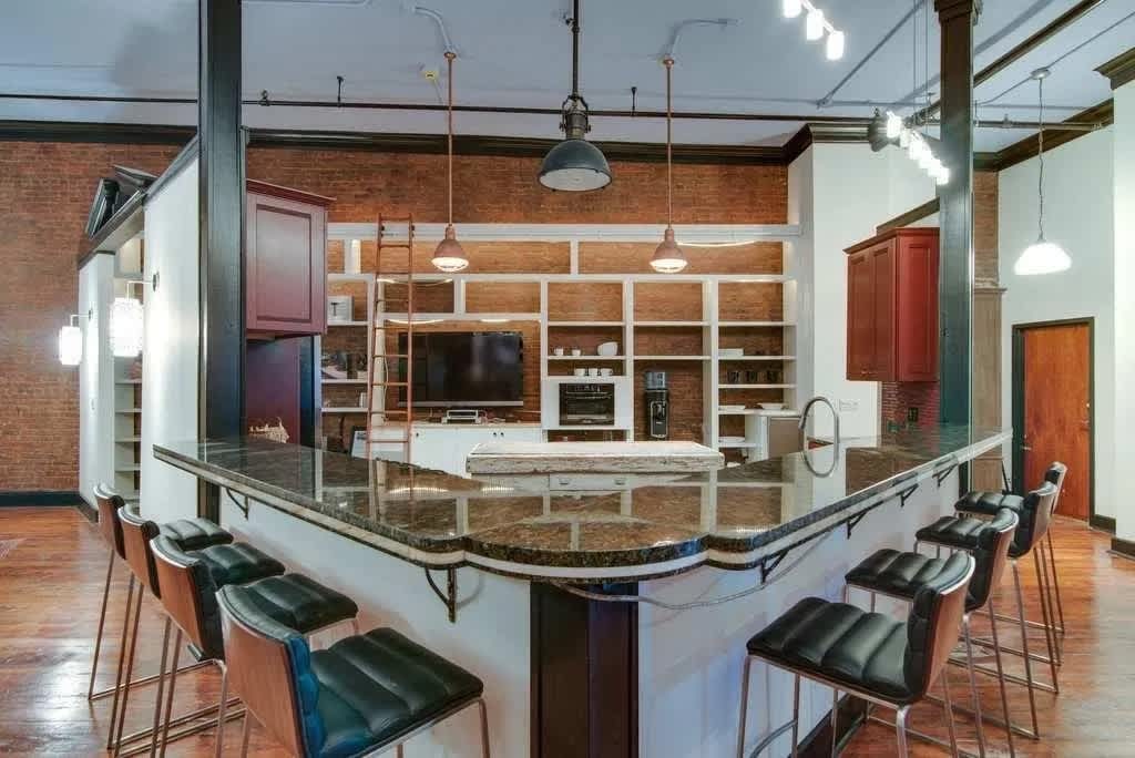 Historic Riverfront Condo for 8, Near Broadway! | Photo 2