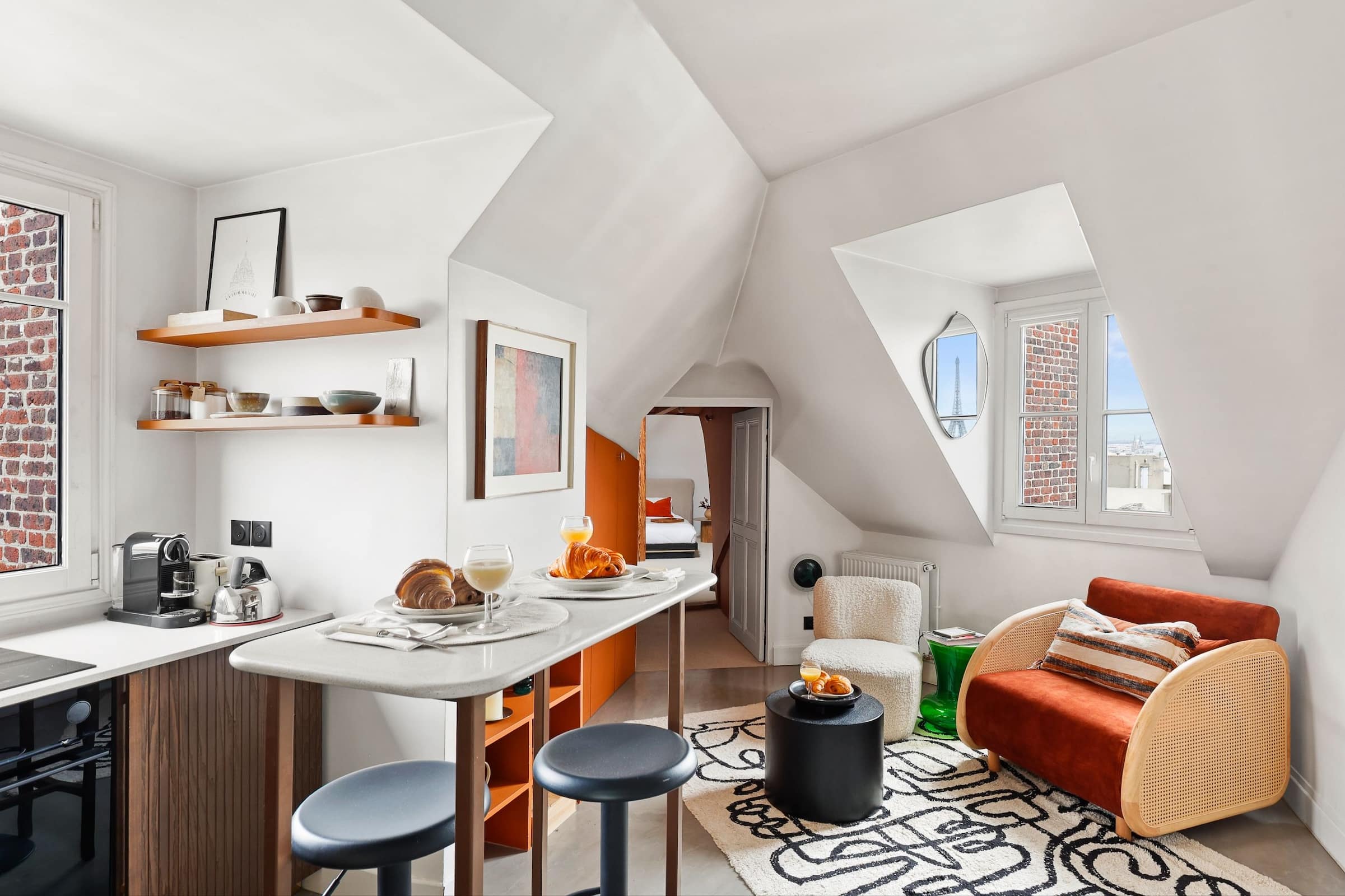 Chic 1BR Near Golden Triangle & Eiffel Tower — Paris, Île-de-France — vacation rental
