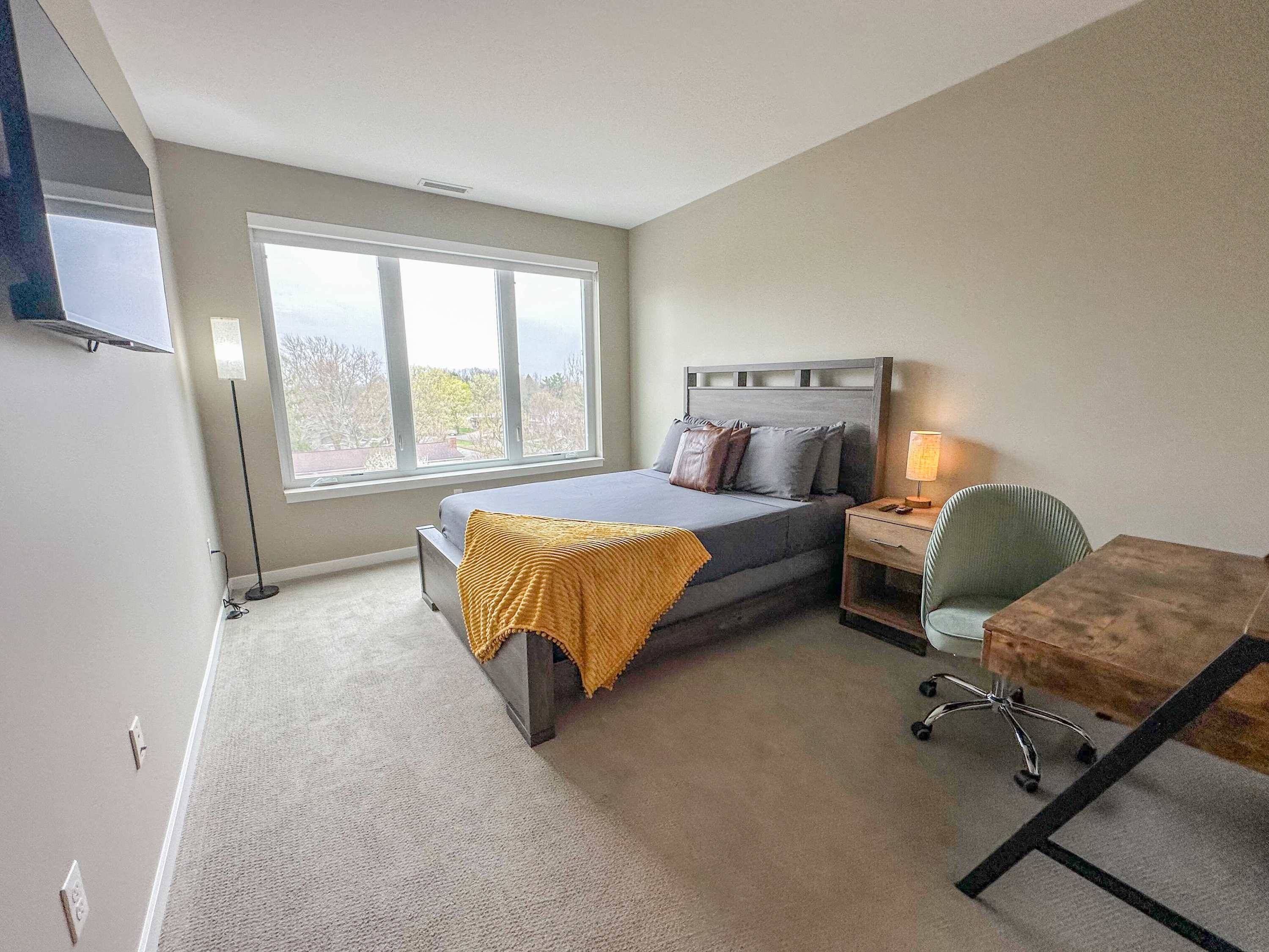 Stylish 2BR Condo near Downtown & U of M