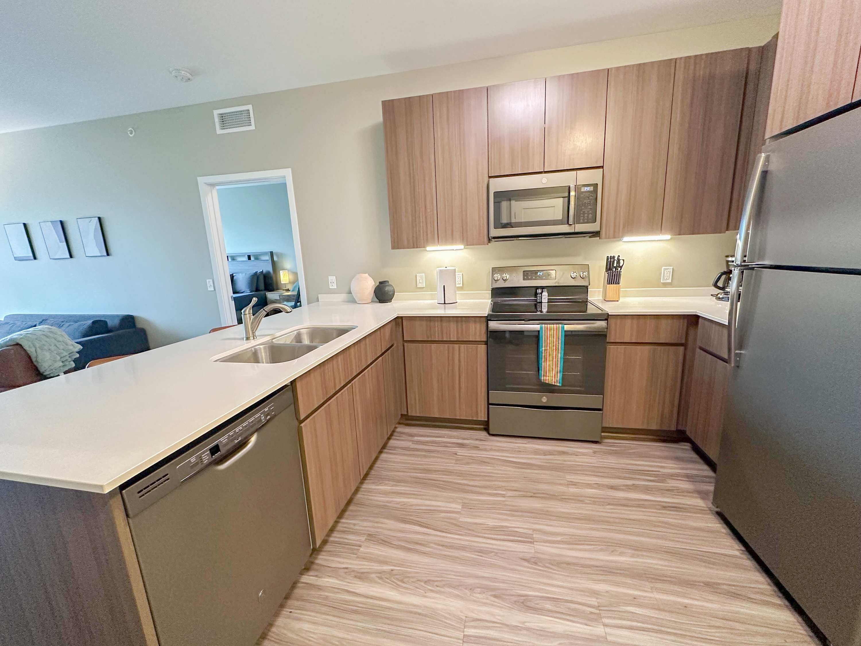 Stylish 2BR Condo near Downtown & U of M